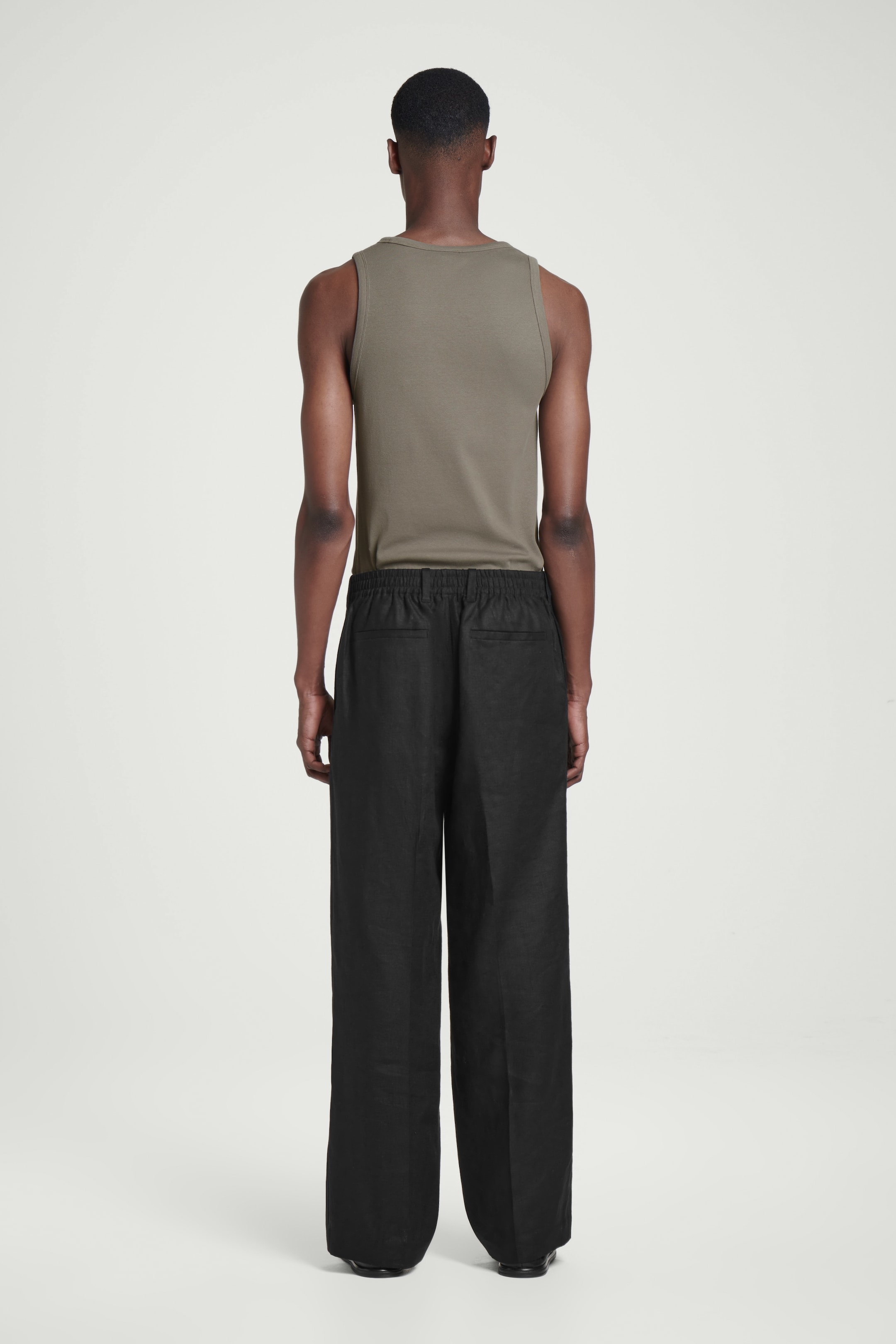 Grösseres Bild ansehen: SCHMALES GERIPPTES TANKTOP AUS BAUMWOLLE - MAULWURFSBRAUN - HERREN | H&M CH 3