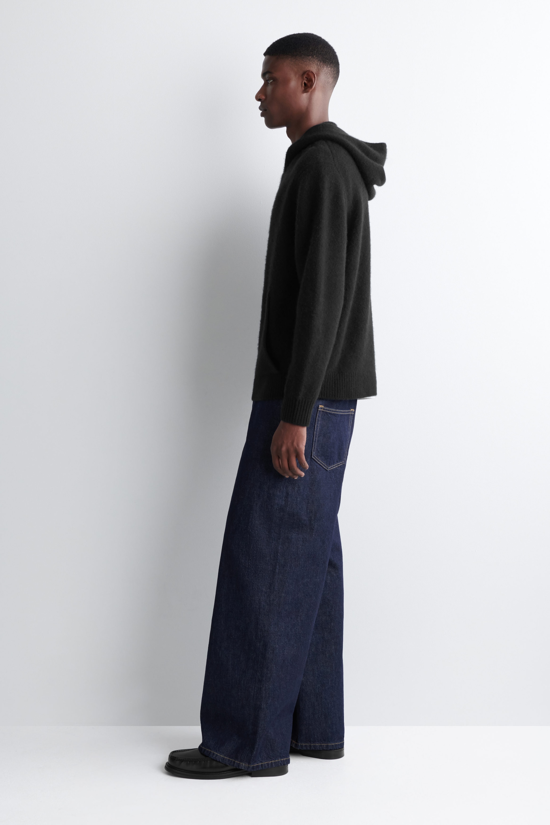 SWEAT À CAPUCHE EN CACHEMIRE BOUILLI