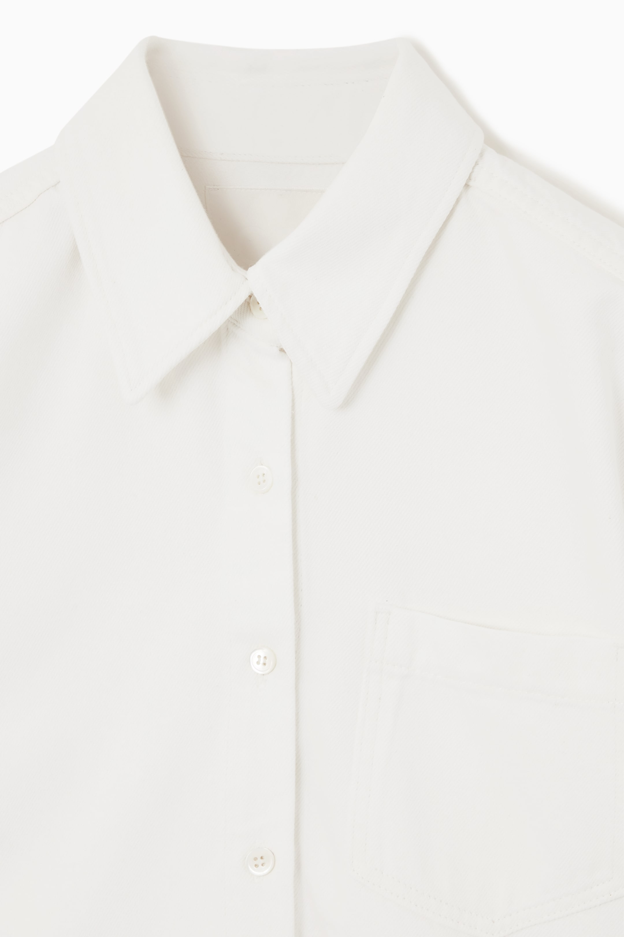 Grösseres Bild ansehen: VERKÜRZTES JEANSHEMD MIT KURZEN ÄRMELN - CREMEWEISS - DAMEN | H&M CH 2