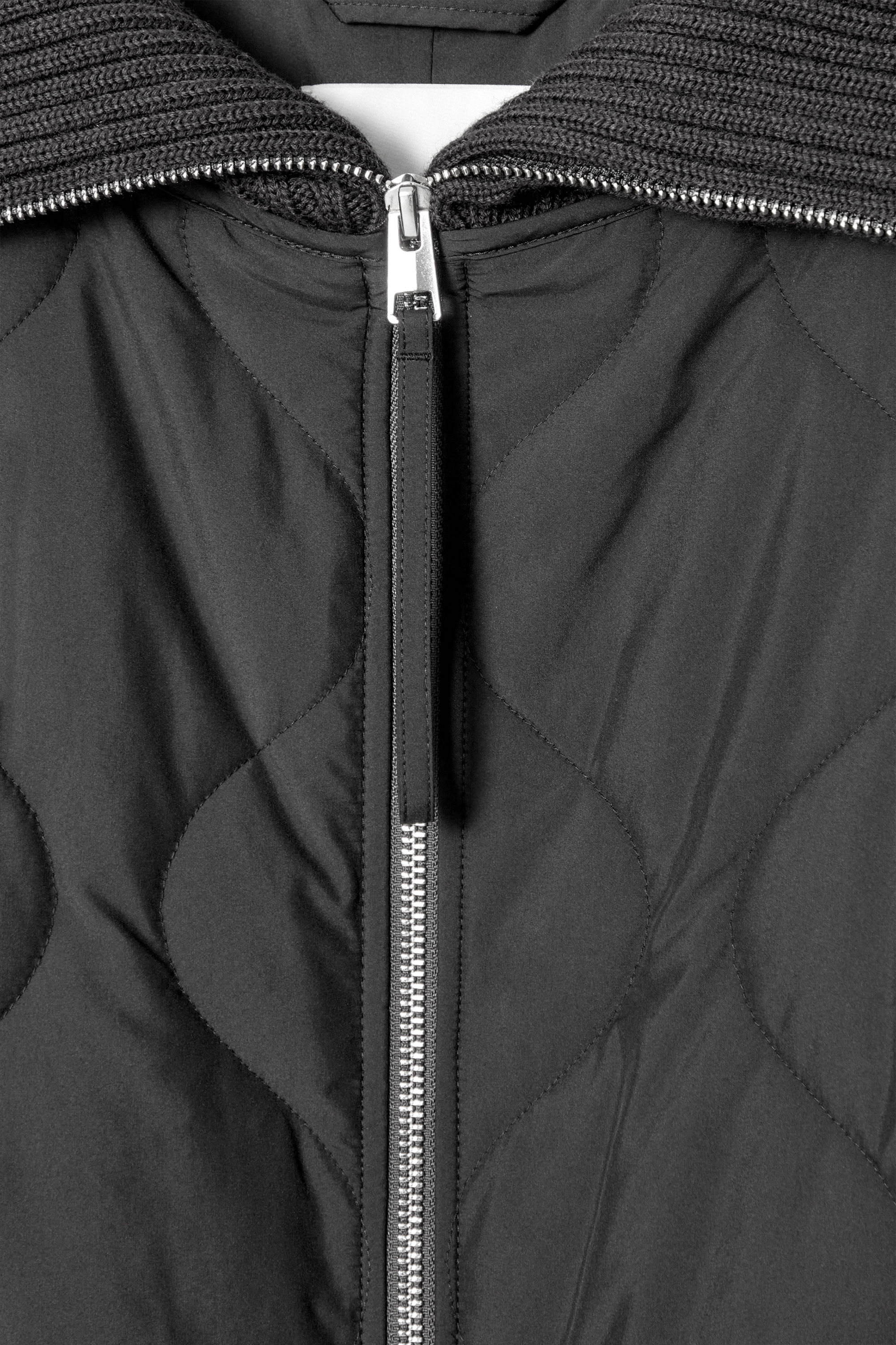 【COS】◆RIBBED COLLAR QUILTED COAT - BLACK◆1260533001◆ RIBBED-COLLAR QUILTED COAT - BLACK | COS