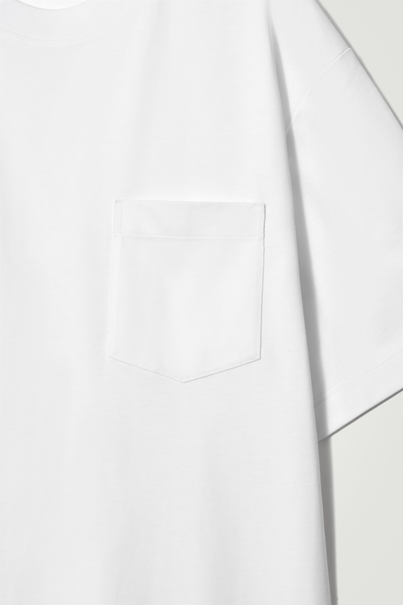 GEWICHTIGES OVERSIZED-T-SHIRT AUS BAUMWOLLE - WEISS/SCHWARZ - 6