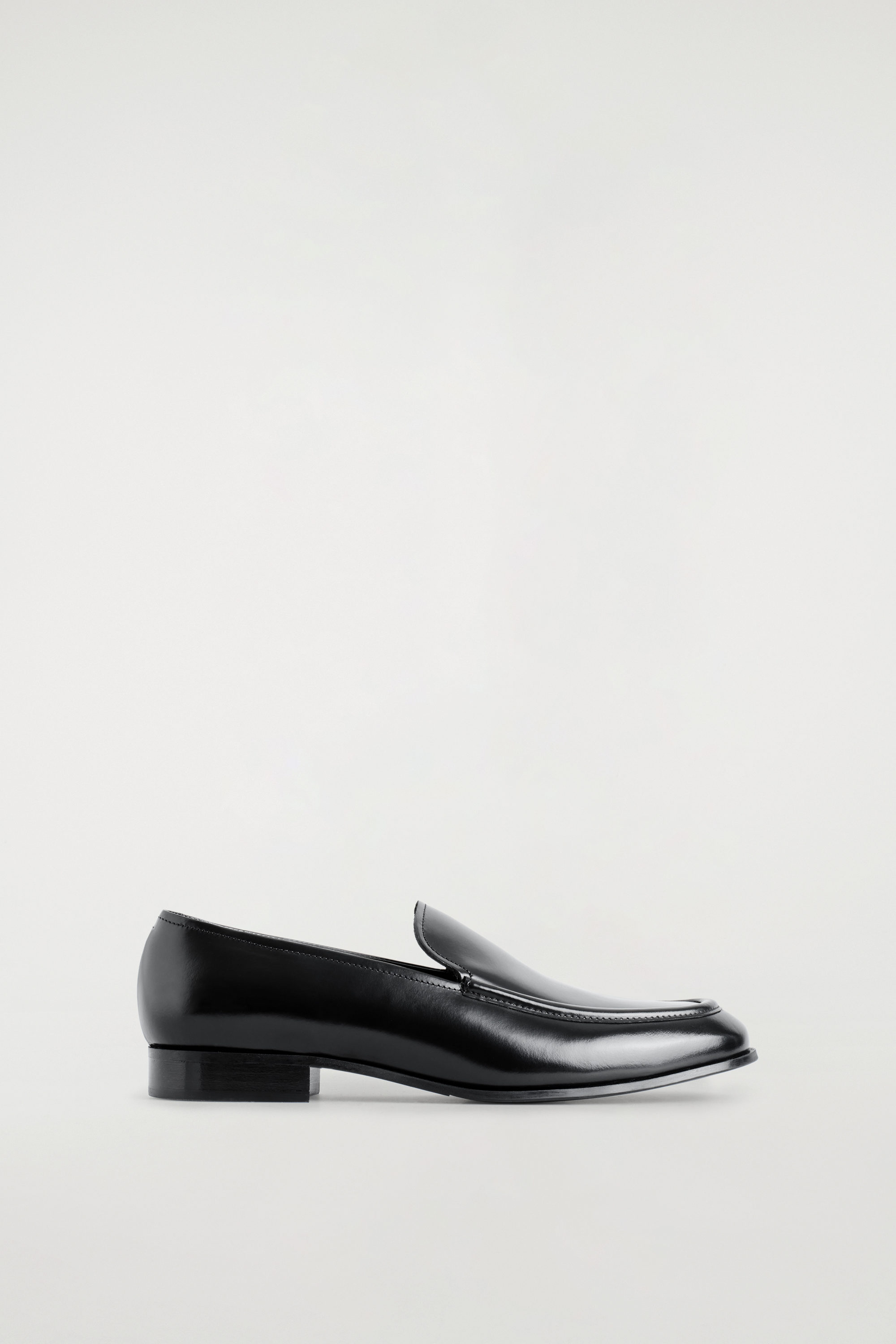 COS ローファー　39 RUCHED LEATHER LOAFERS - BLACK | COS US