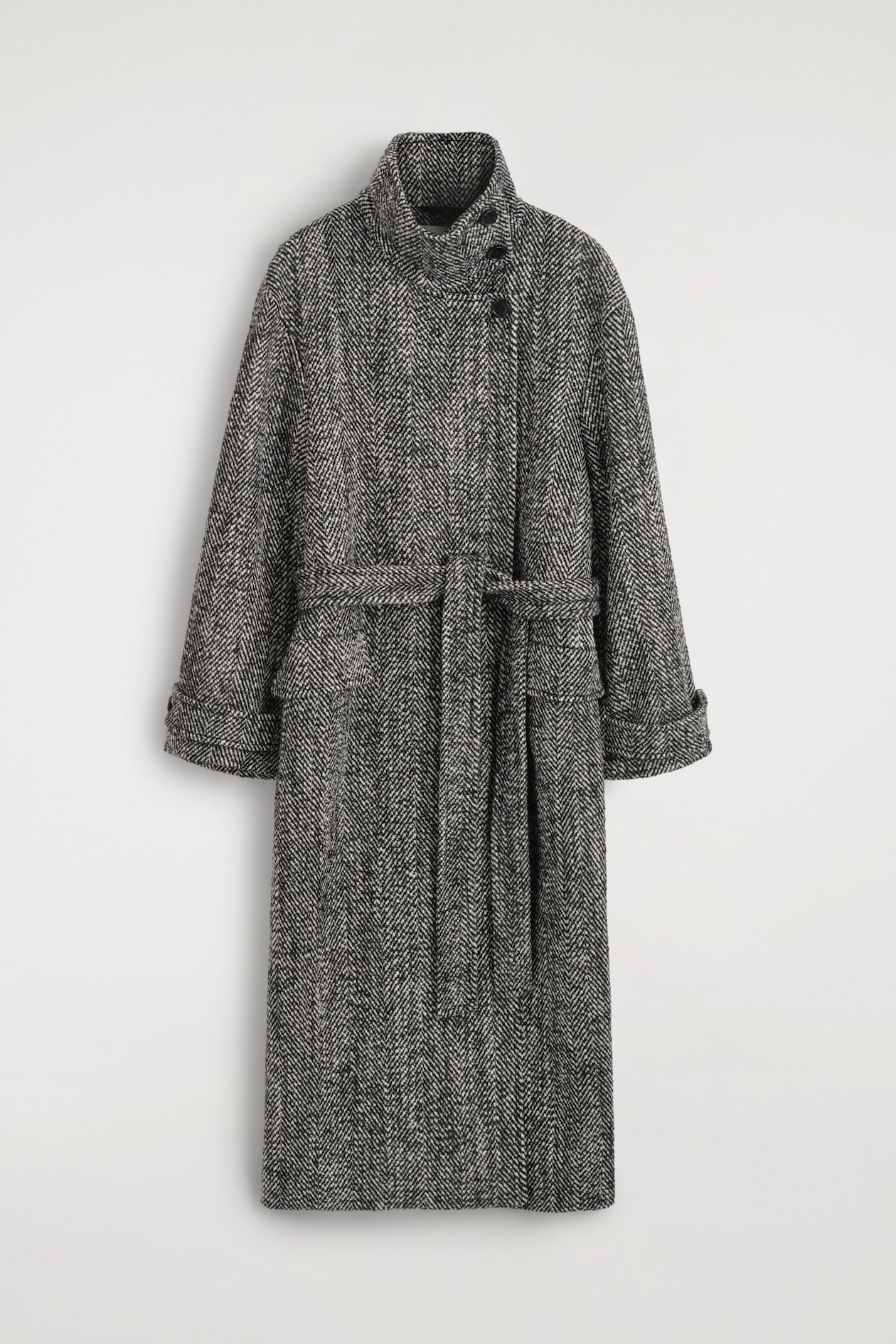 BELTED HERRINGBONE WOOL MOCK-NECK COAT — BLACK / HERRINGBONE