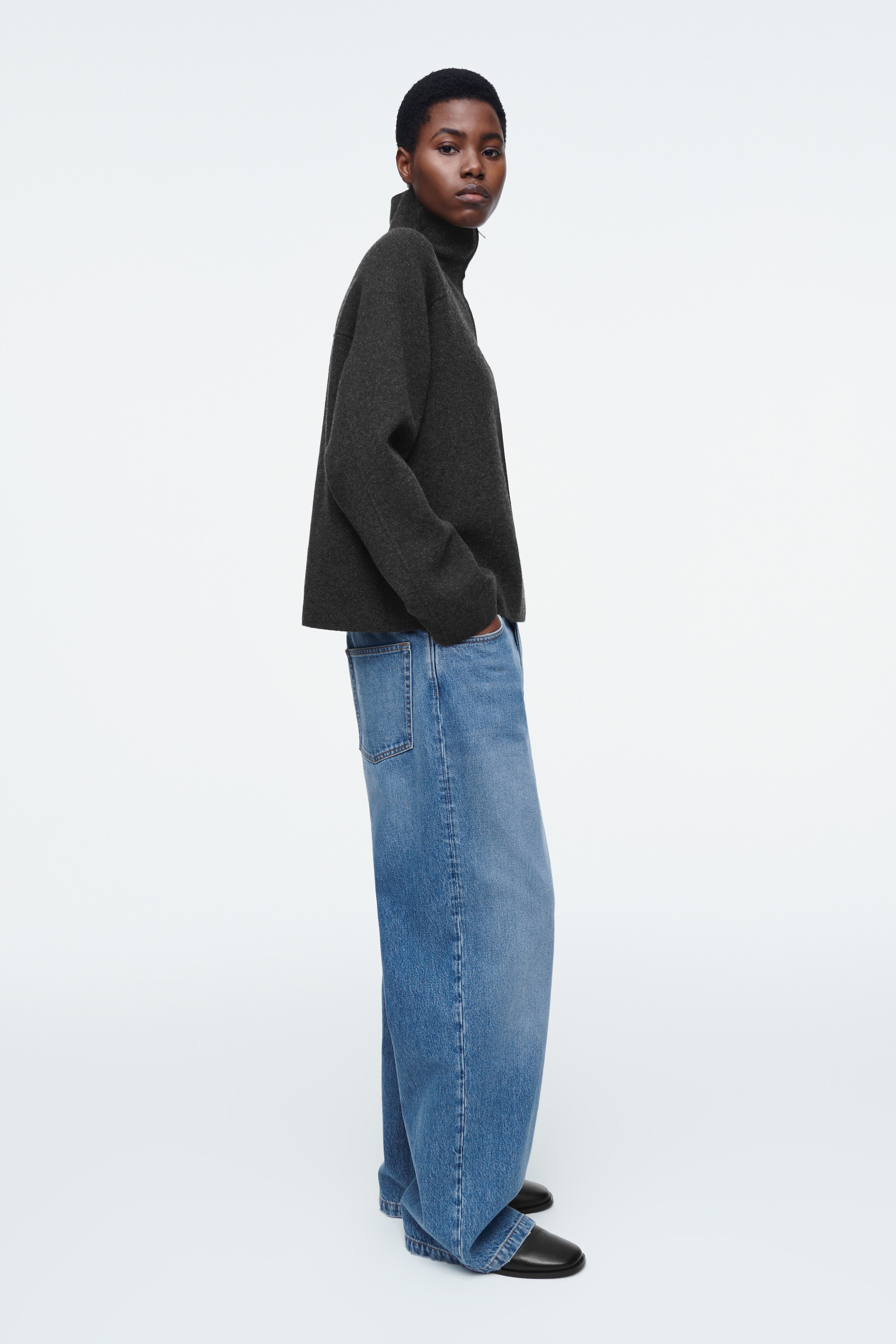 Zobacz większy obraz: SWETER Z WEŁNĄ MERYNOSOWĄ Z KRÓTKIM SUWAKIEM - CIEMNOSZARY MELANŻ | H&M PL 6