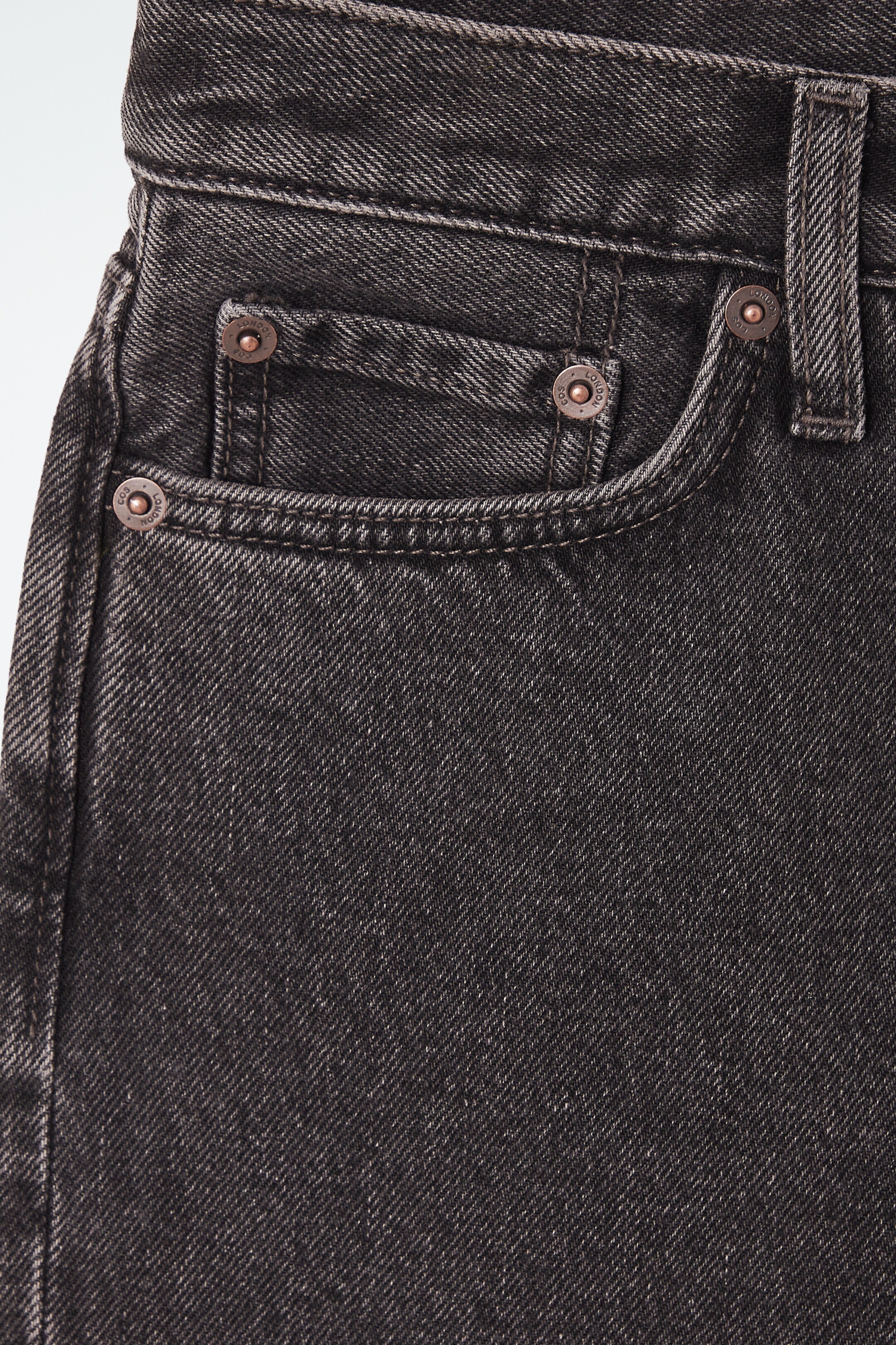 Größeres Bild anzeigen: ARCH SCHMAL ZULAUFENDE JEANS - SCHWARZ - Ladies | H&M AT 6