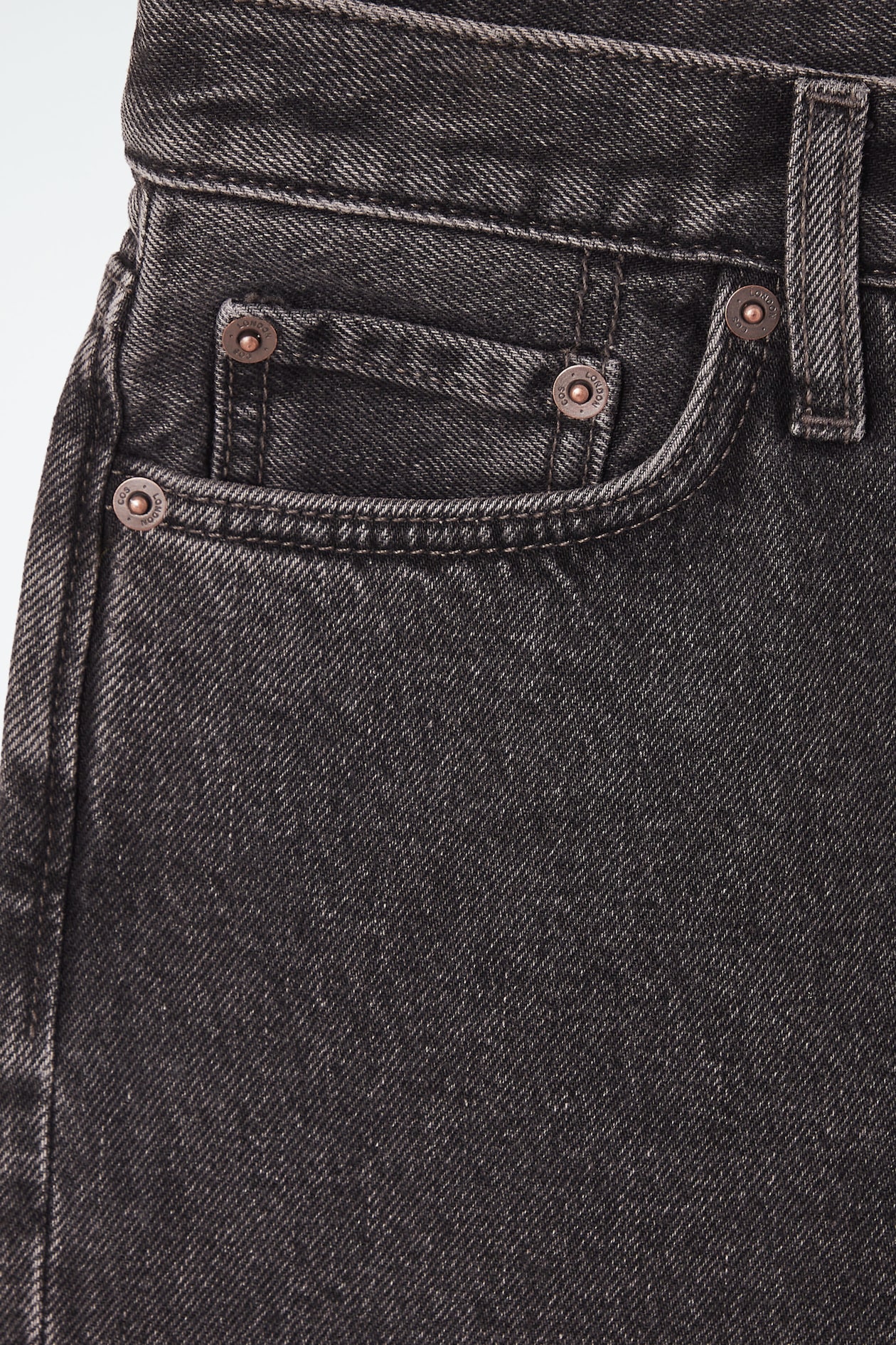 ARCH TAPERED JEANS — BLACK