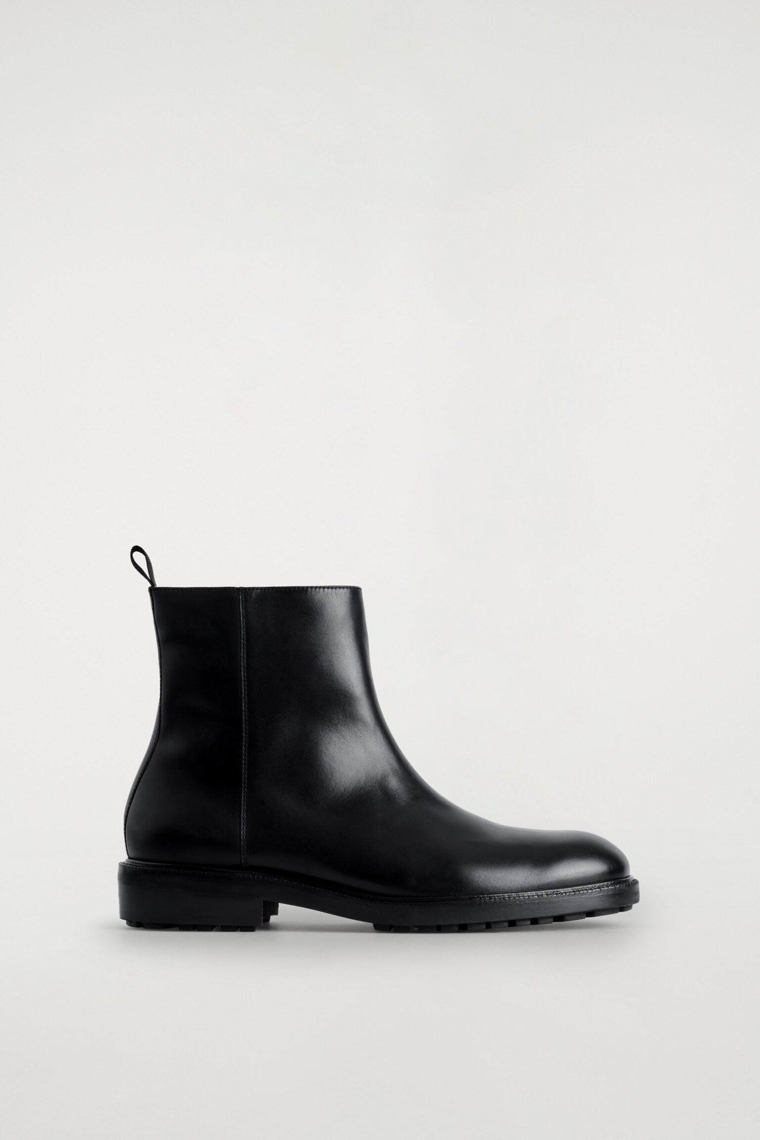 BOTAS DE PIEL DE SUELA GRUESA - NEGRO - 2