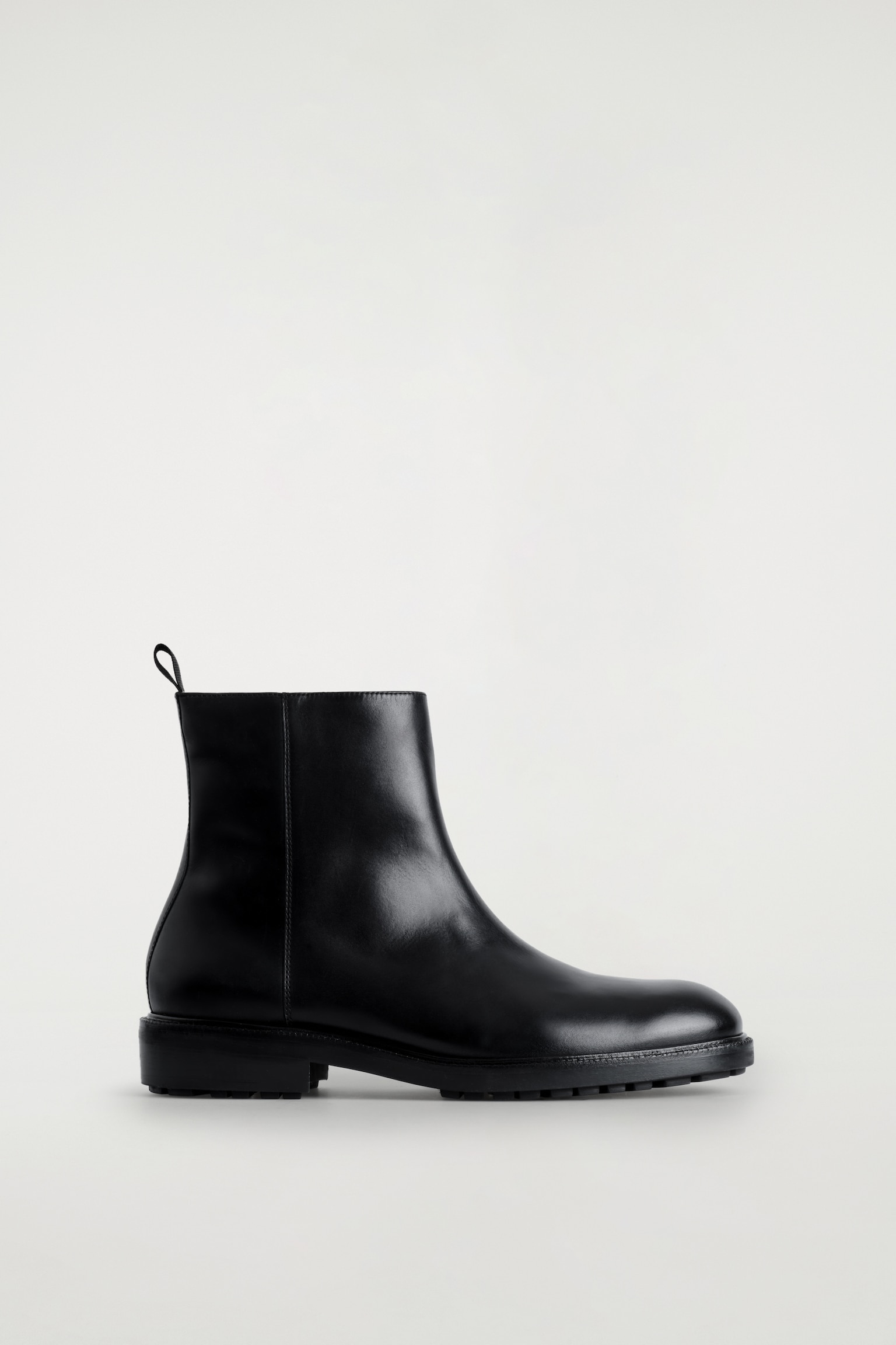 BOTAS DE PIEL DE SUELA GRUESA - NEGRO - 2