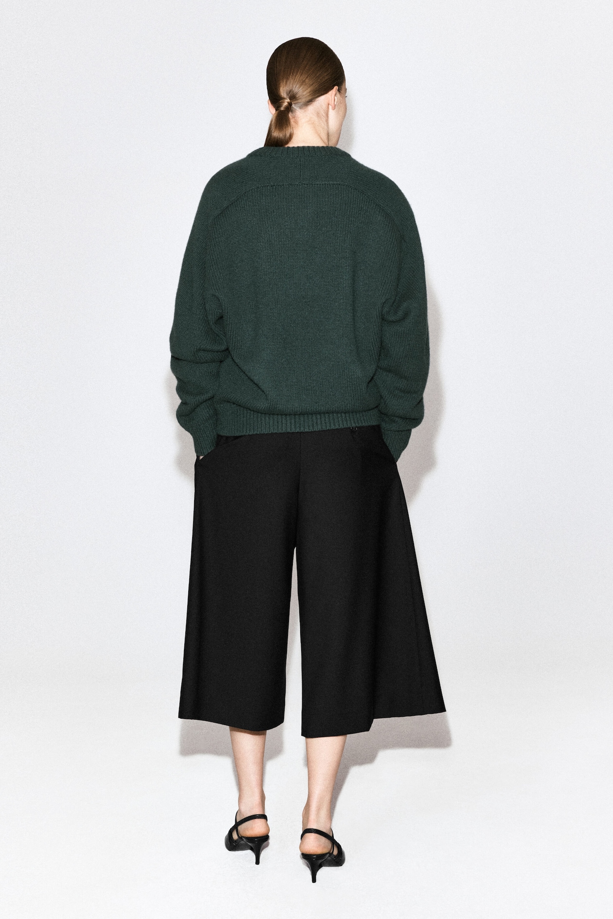 ROUNDED PURE CASHMERE CREW-NECK SWEATER — DARK GREEN