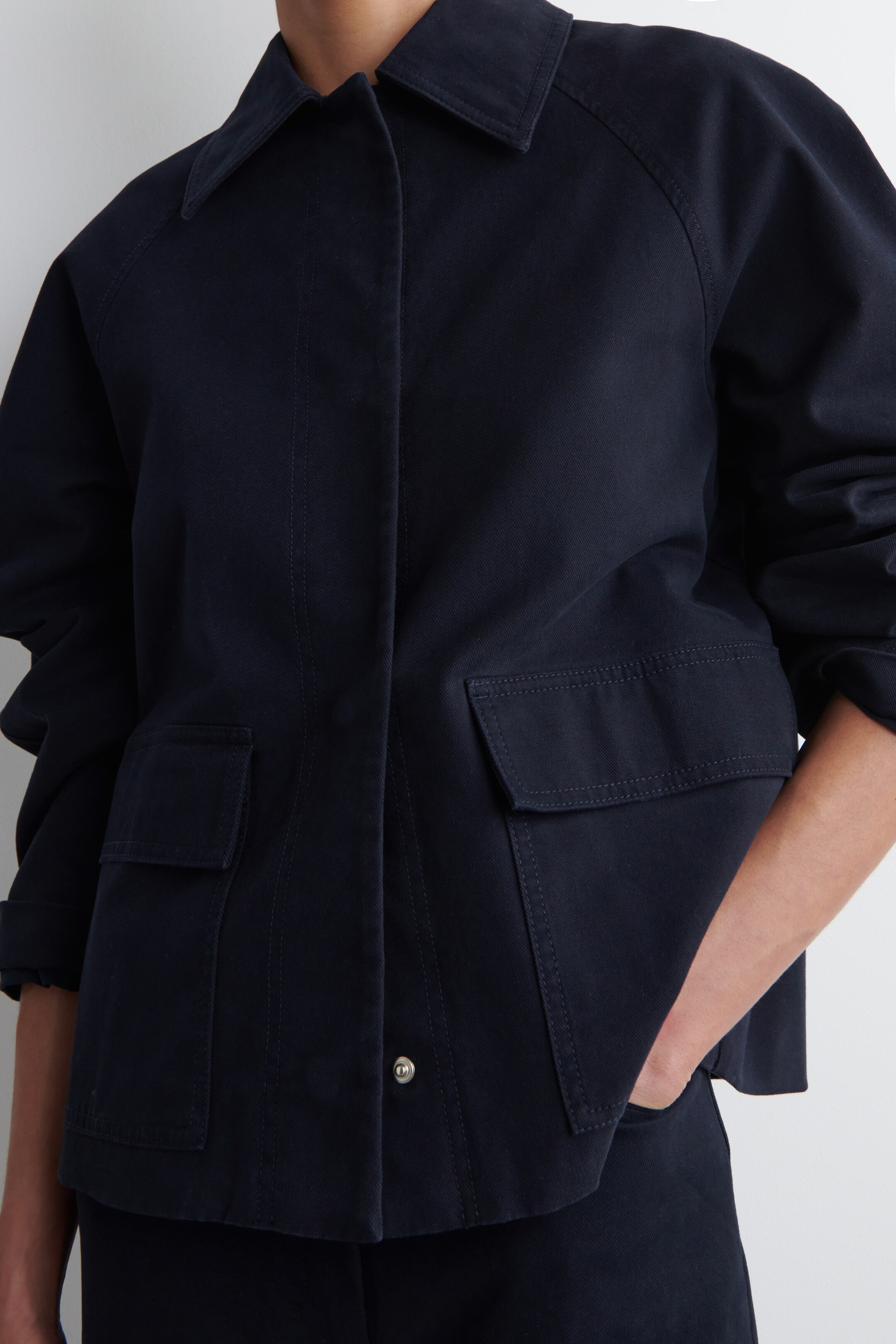 Преглед на по-голямо изображение: COTTON UTILITY JACKET - ТЪМНОСИН - ЖЕНИ | H&M BG 2
