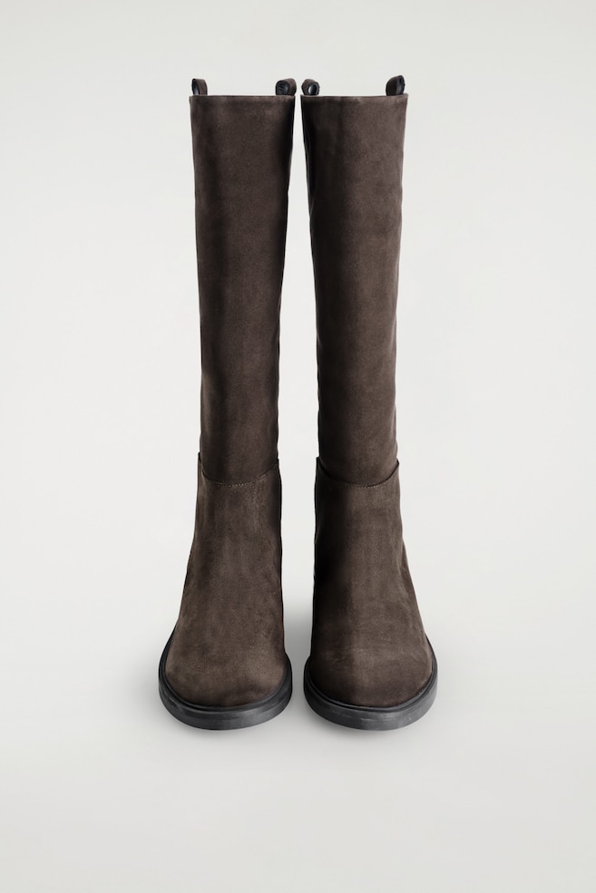 SUEDE RIDING BOOTS — BROWN
