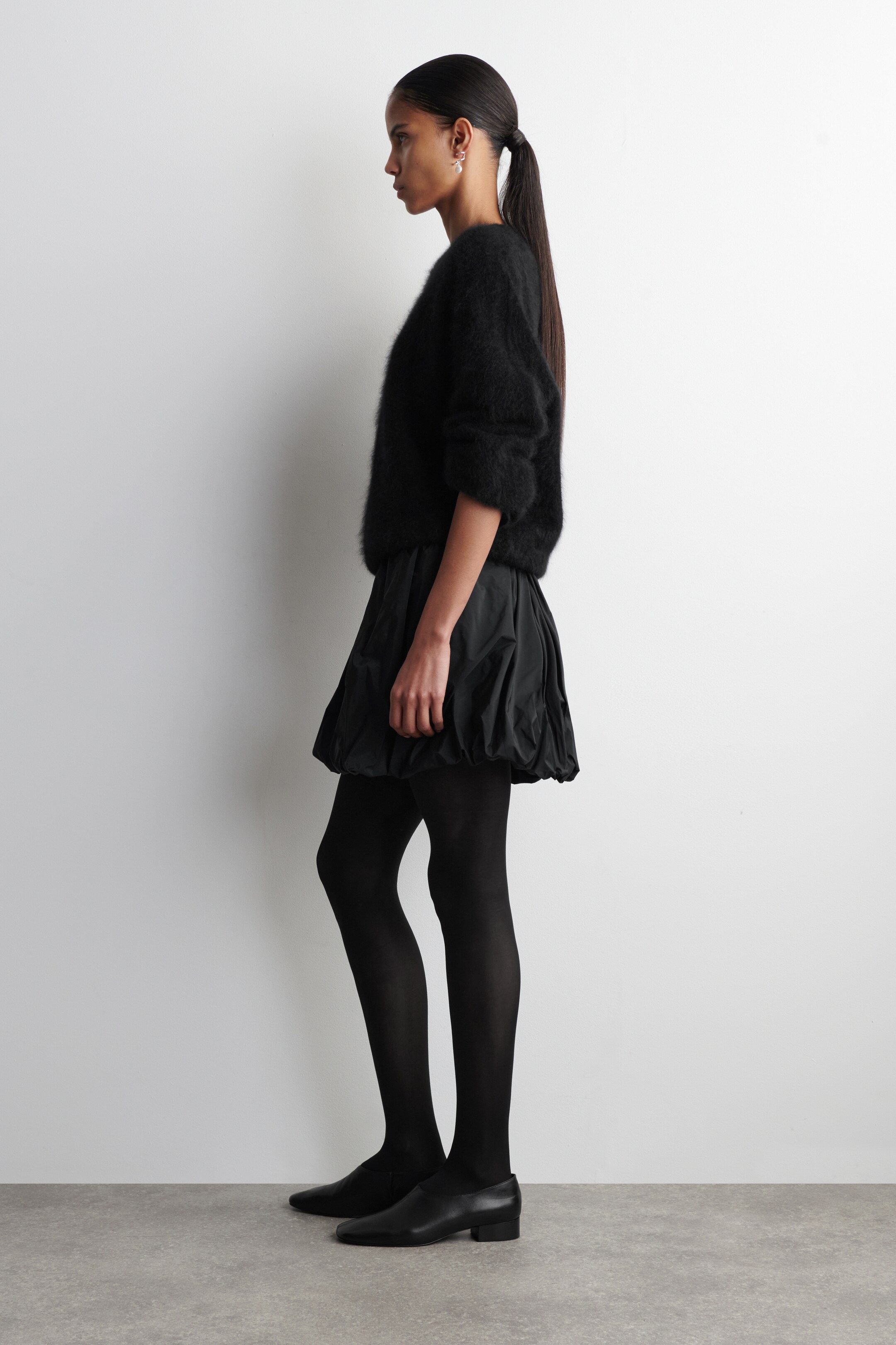 Ver imagen más grande: FALDA CORTA ESTILO GLOBO - NEGRO - MUJER | H&M ES 3