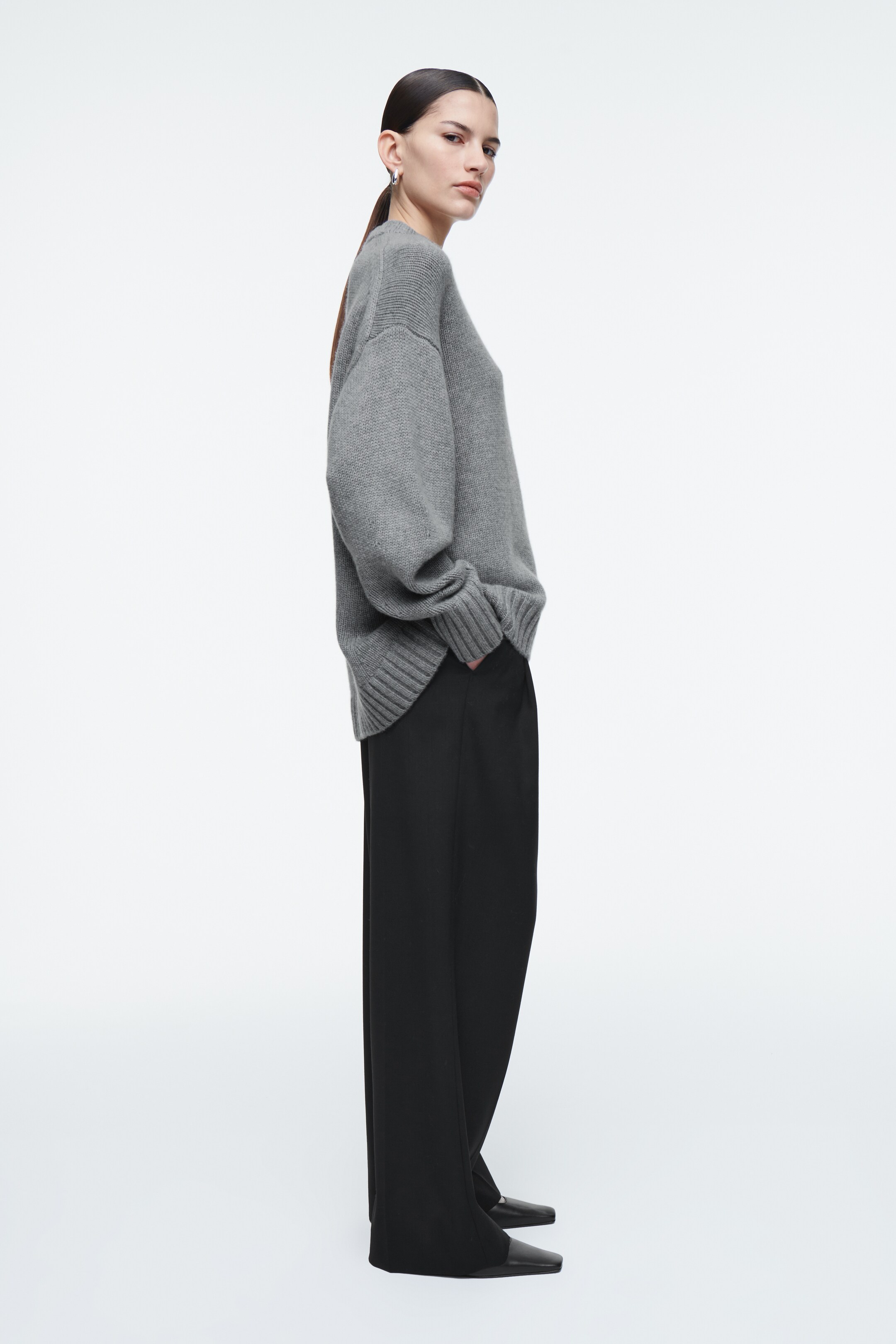 Visa större bild: TRÖJA I GROV KASHMIR MED CREWNECK - GRÅ - DAM | H&M SE 5