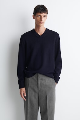 MERINO WOOL V-NECK SWEATER — MIDNIGHT 1