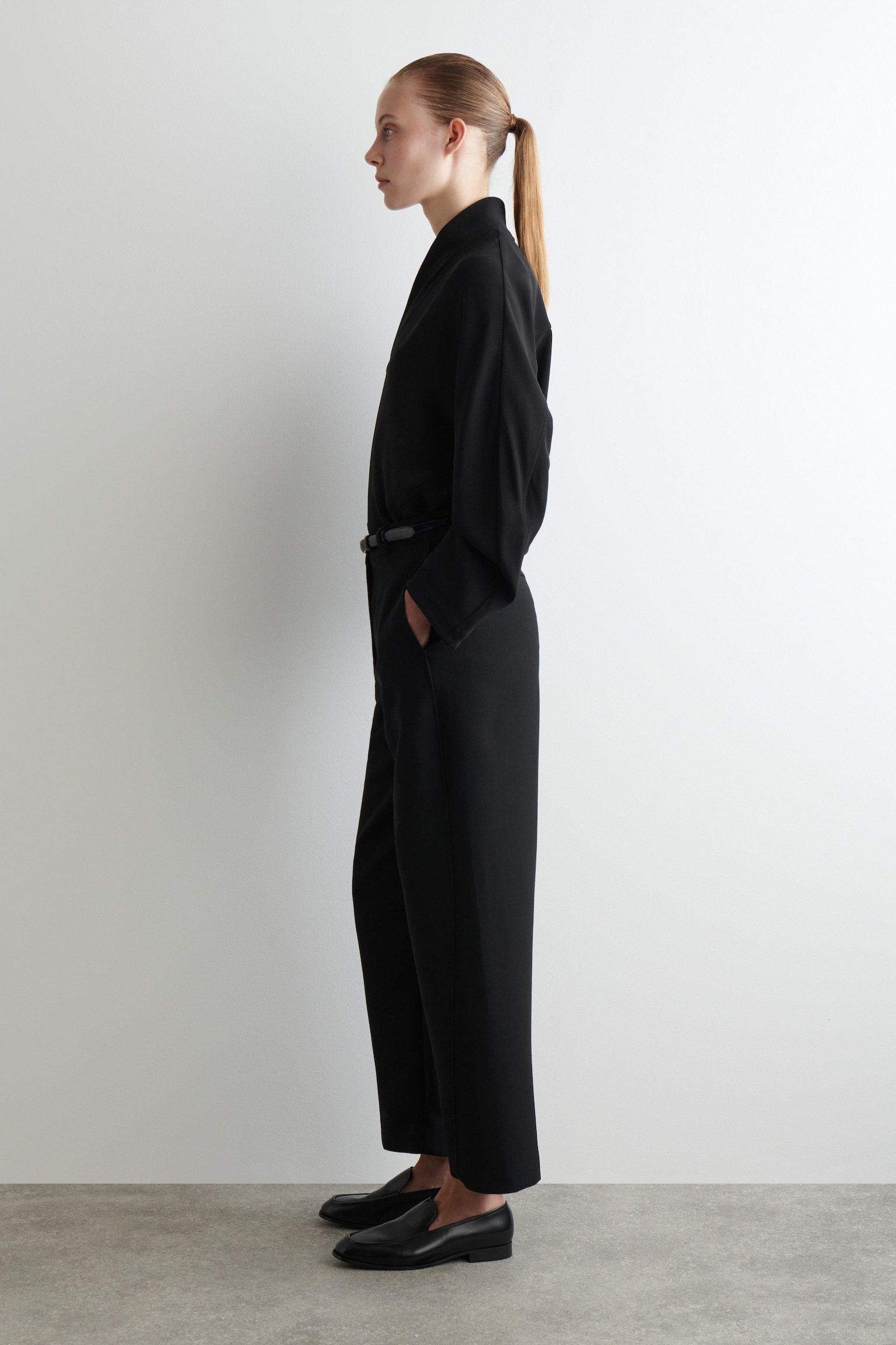 CROPPED WOOL BARREL-LEG TROUSERS - BLACK/MOLE - 4