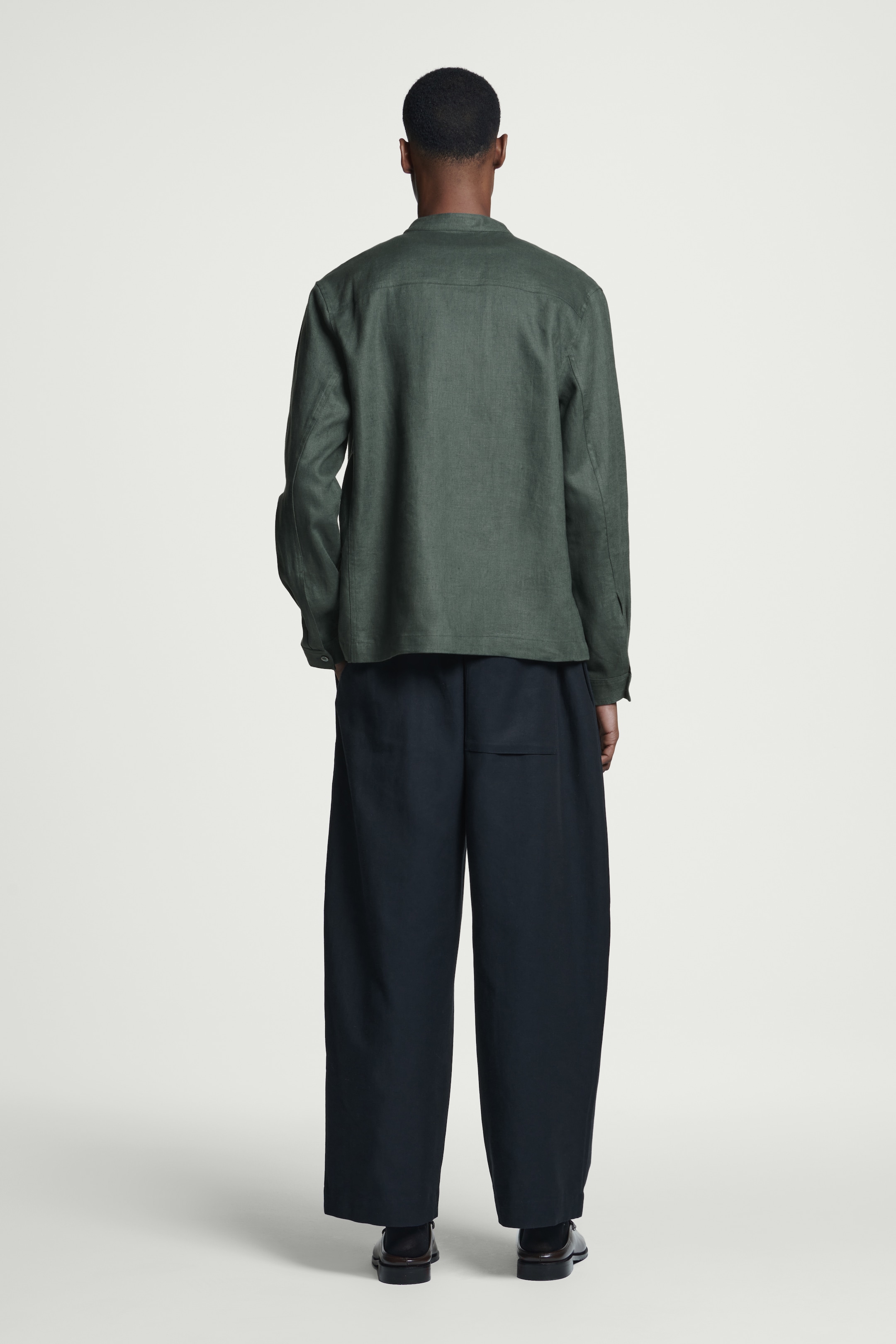 Nagyobb kép megtekintése: ÁLLÓGALLÉROS LEN ING - ZÖLD - FÉRFI | H&M HU 3