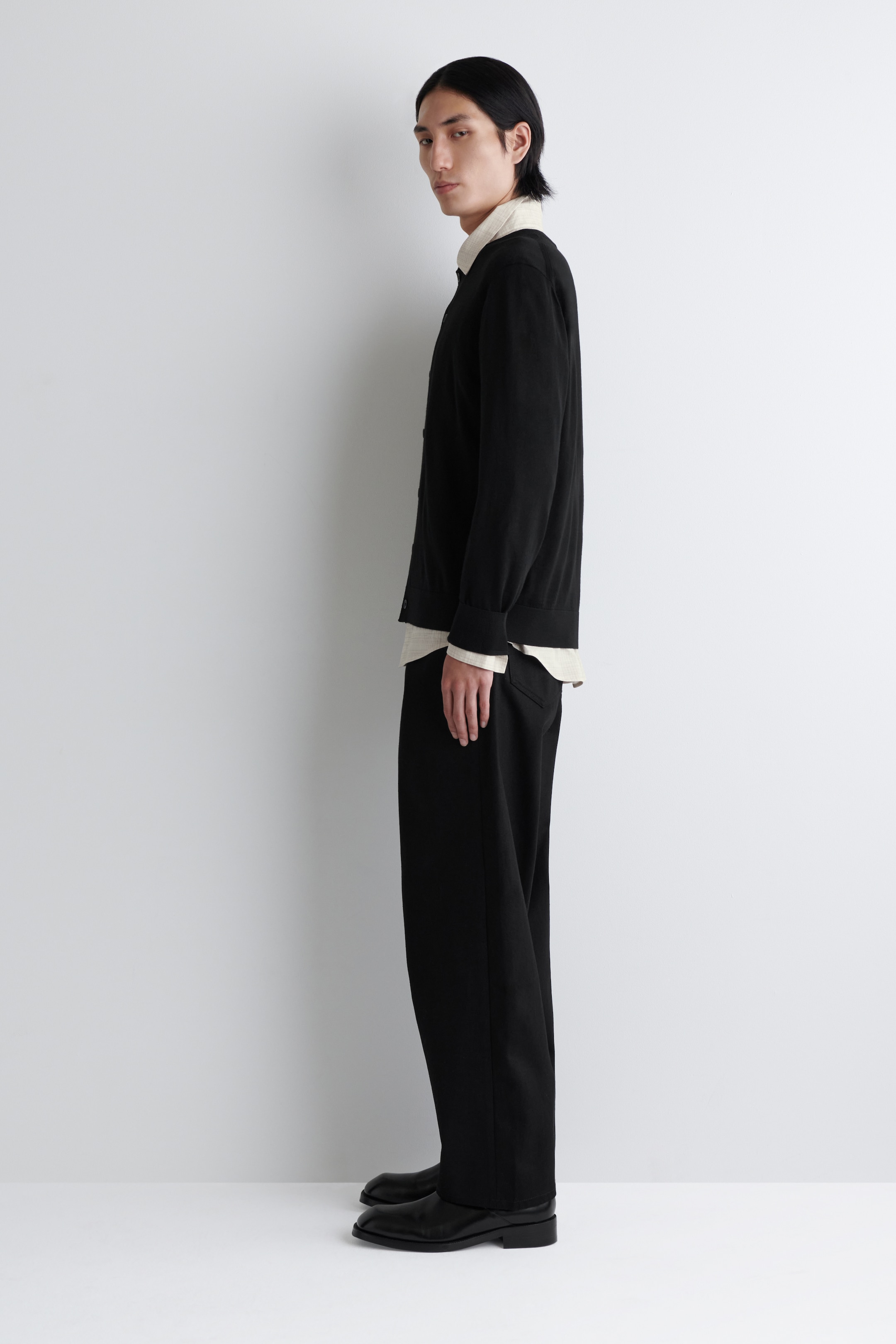 Visualizza immagine più grande: CARDIGAN GIROCOLLO IN LANA MERINO - NERO - UOMO | H&M IT 3