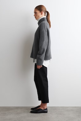 SLIM-LEG CROPPED TROUSERS — BLACK 2