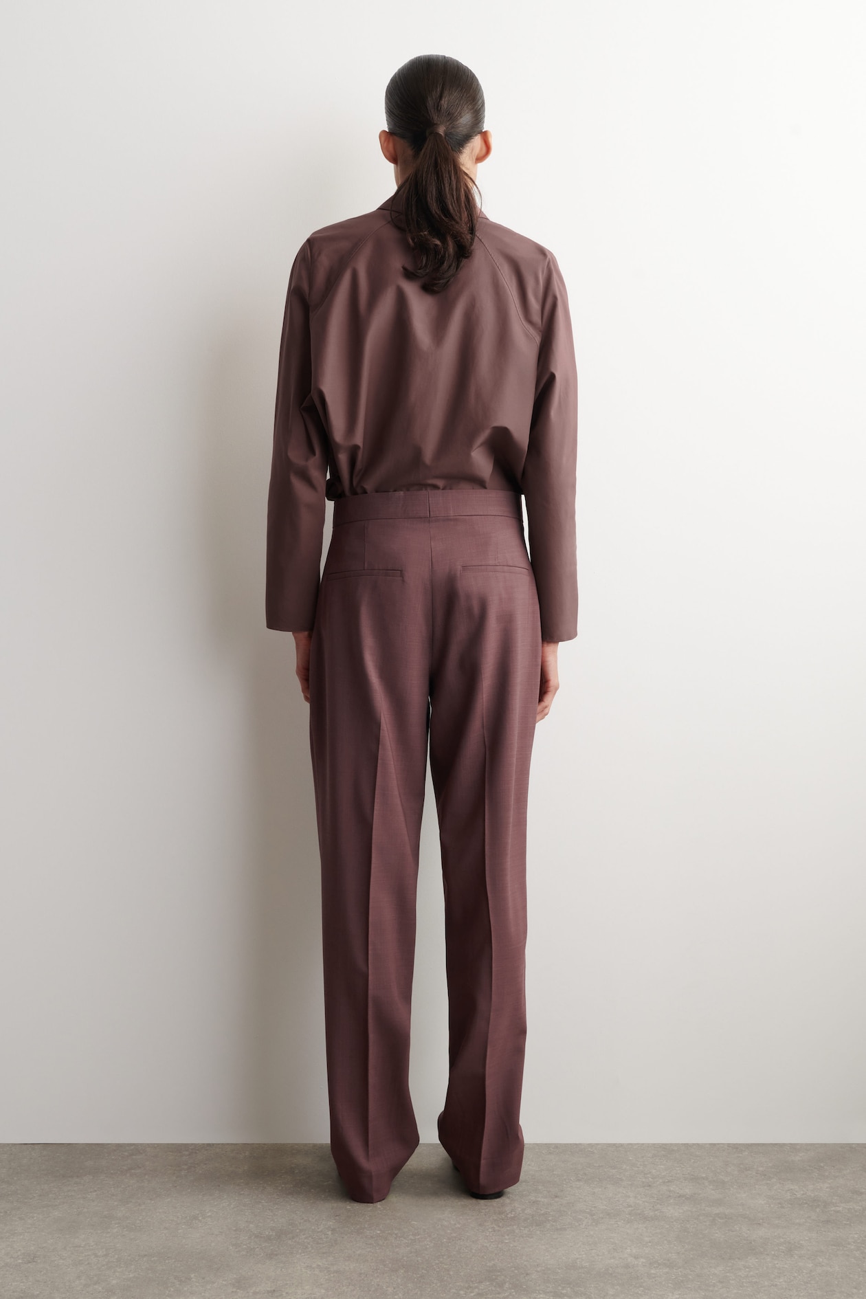 TAILORED WOOL STRAIGHT-LEG PANTS — MAHOGANY