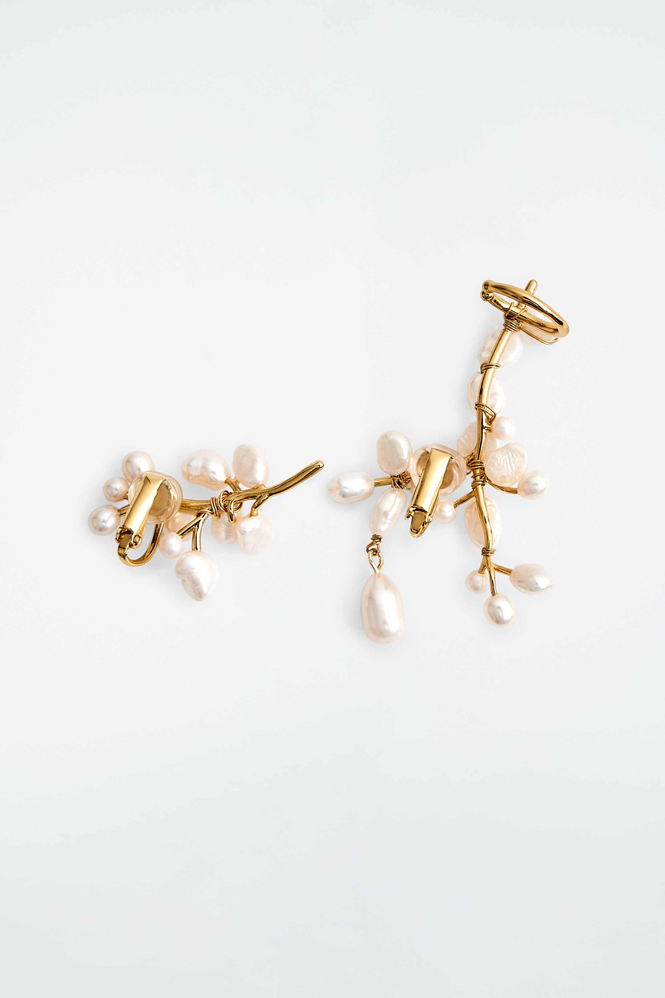 Ingrandisci l'immagine: FRESHWATER PEARL CLIMBER EARRINGS - GOLD - DONNA | H&M CH 2