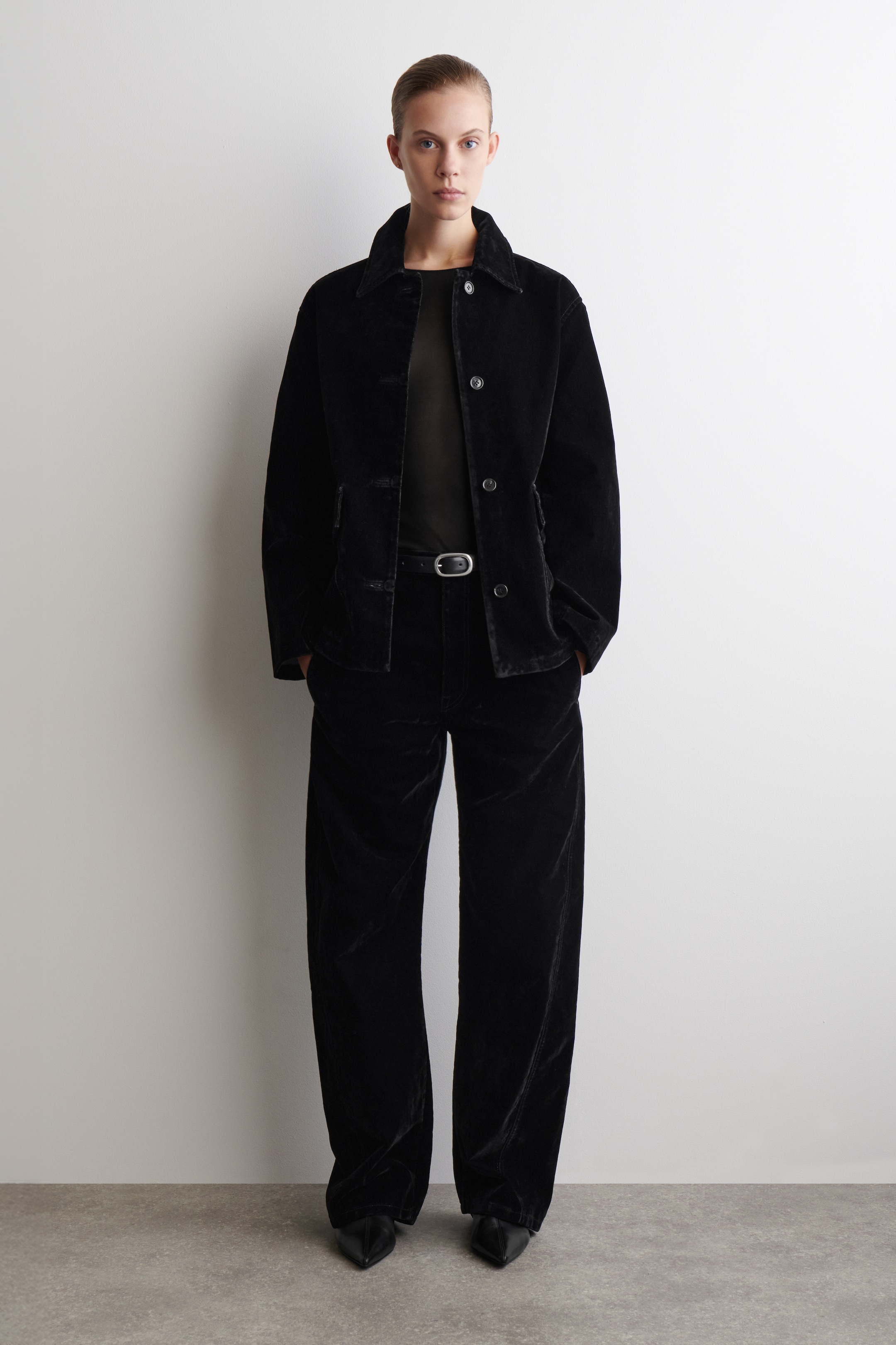 Grösseres Bild ansehen: HOSE AUS BEFLOCKTEM DENIM MIT BARREL-BEIN - SCHWARZ - DAMEN | H&M CH 1