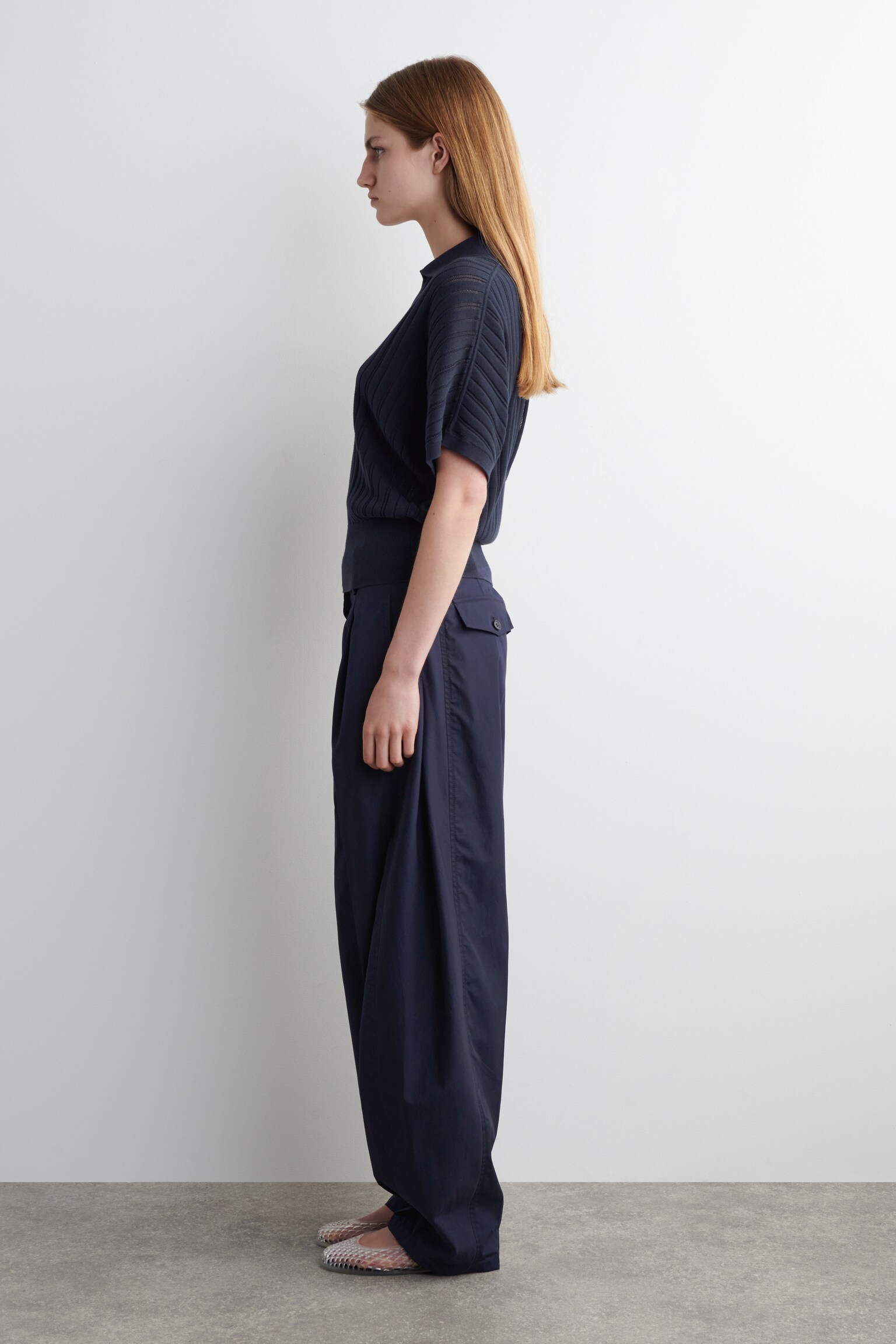 BAUMWOLLHOSE MIT BARREL-BEIN UND FALTEN - NAVYBLAU/DUNKELBRAUN - 3