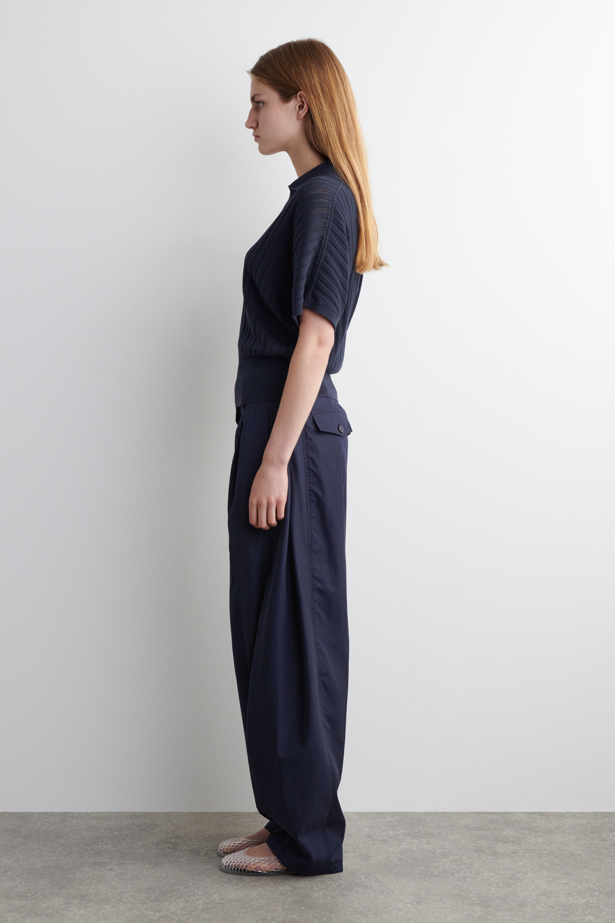 Grösseres Bild ansehen: BAUMWOLLHOSE MIT BARREL-BEIN UND FALTEN - NAVYBLAU - DAMEN | H&M CH 2