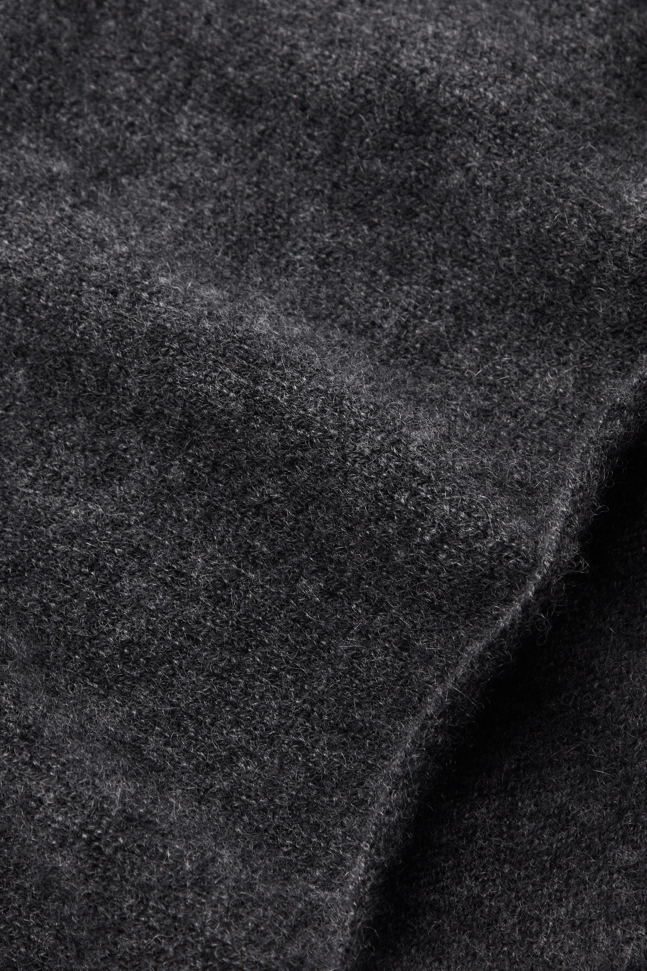 Ver imagen más grande: BUFANDA DE CASHMERE - GRIS OSCURO - MUJER | H&M ES 3
