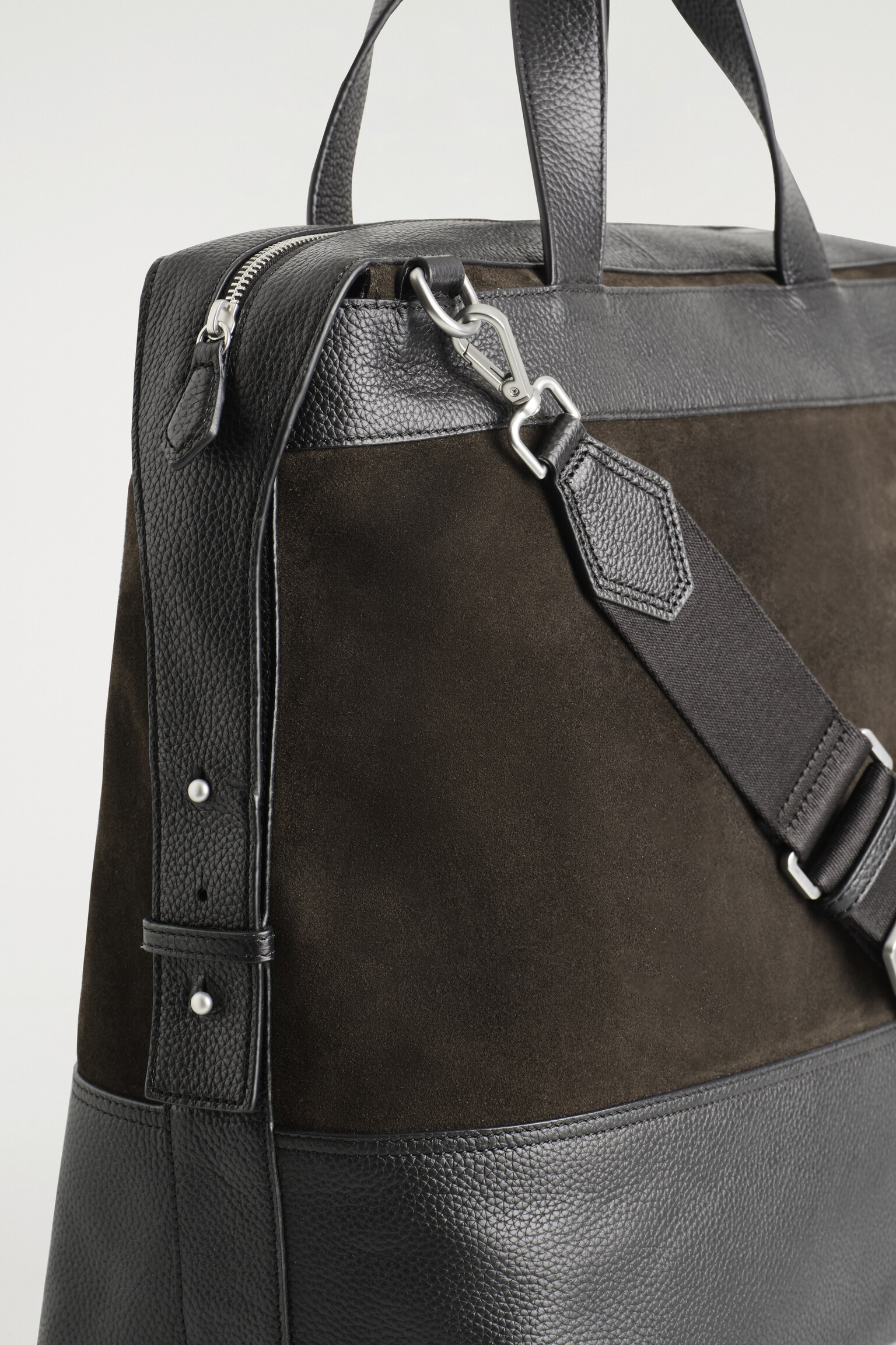 BOLSO CITY DE PIEL - MARRÓN OSCURO/AZUL MARINO - 4