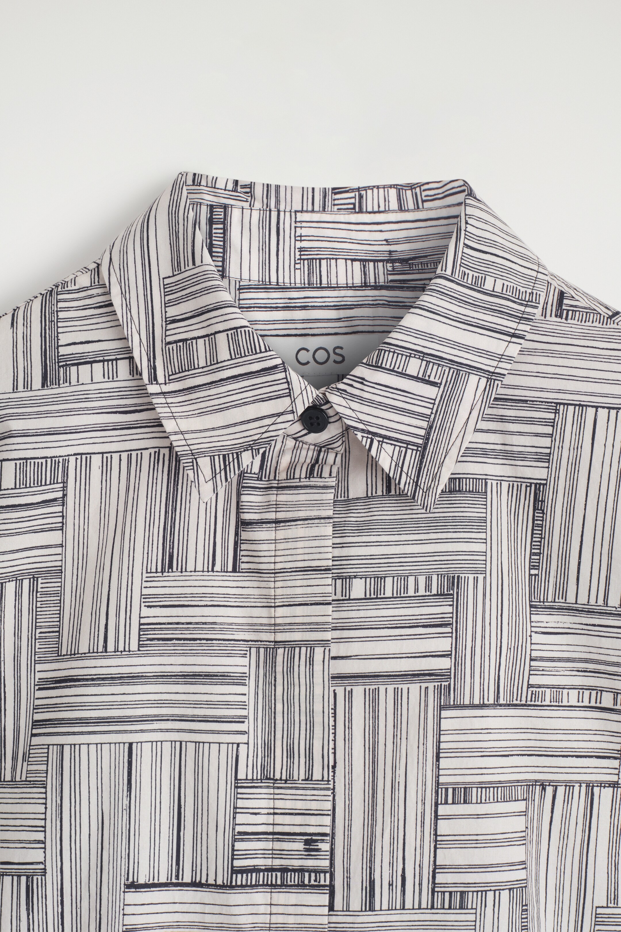Grotere afbeelding bekijken: BEDRUKT KATOENEN HEMD - ECRU / NAVY / GEPERST - DAMES | H&M BE 8