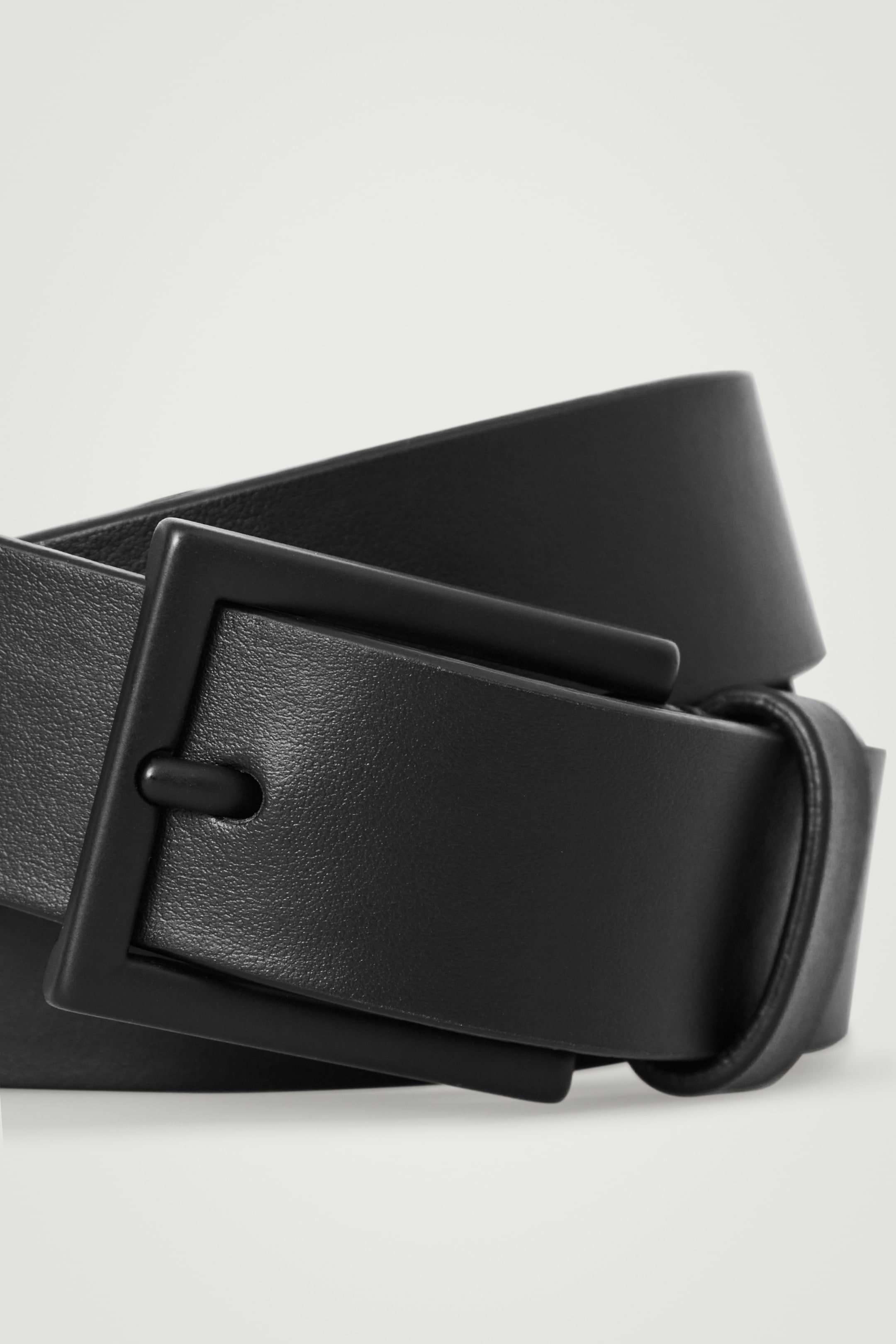 Visualizza immagine più grande: CINTURA IN PELLE OPACA - NERO - UOMO | H&M IT 4