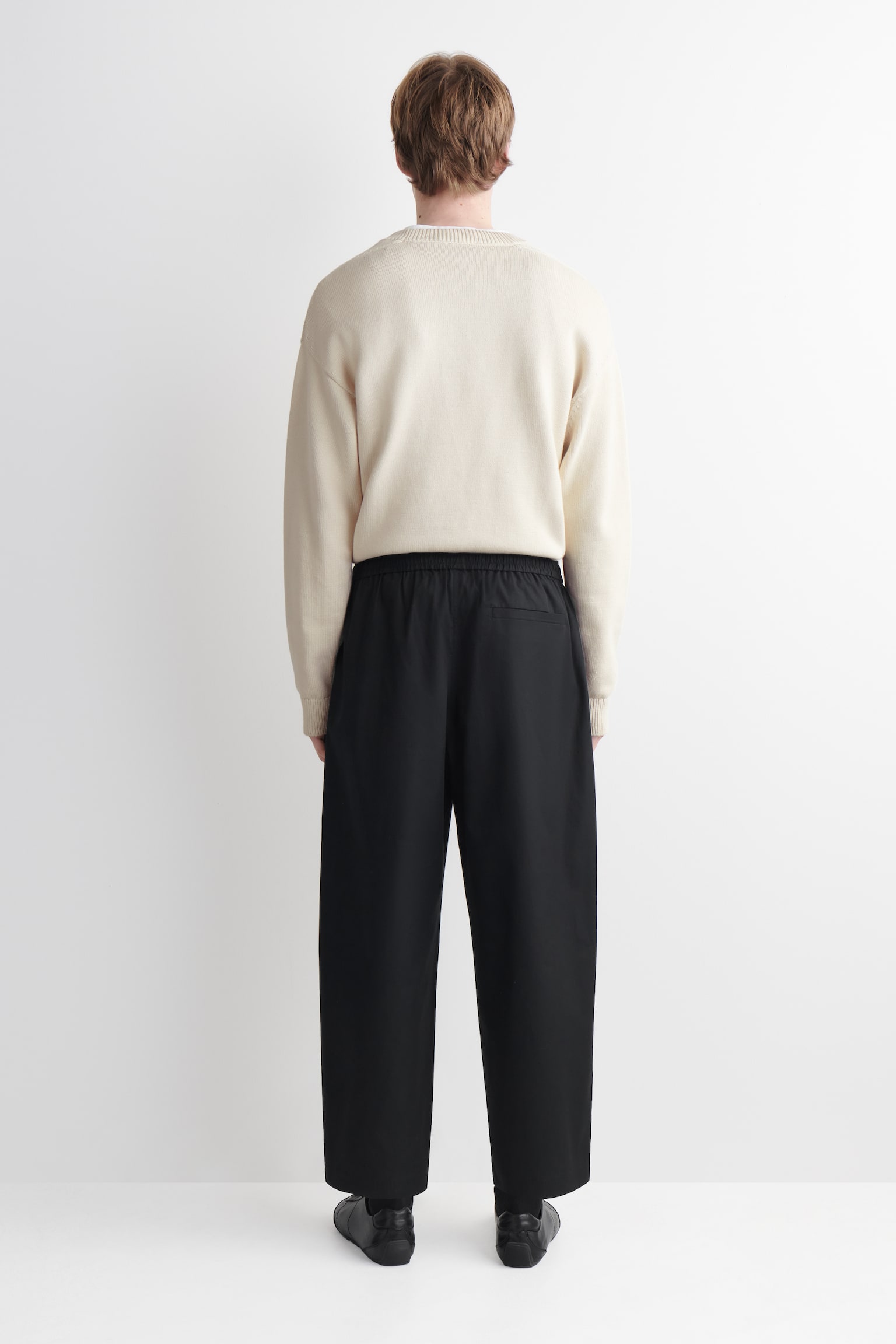 מכנסיים רחבים עם גומי במותן קצרים - שחור/בז' - 7