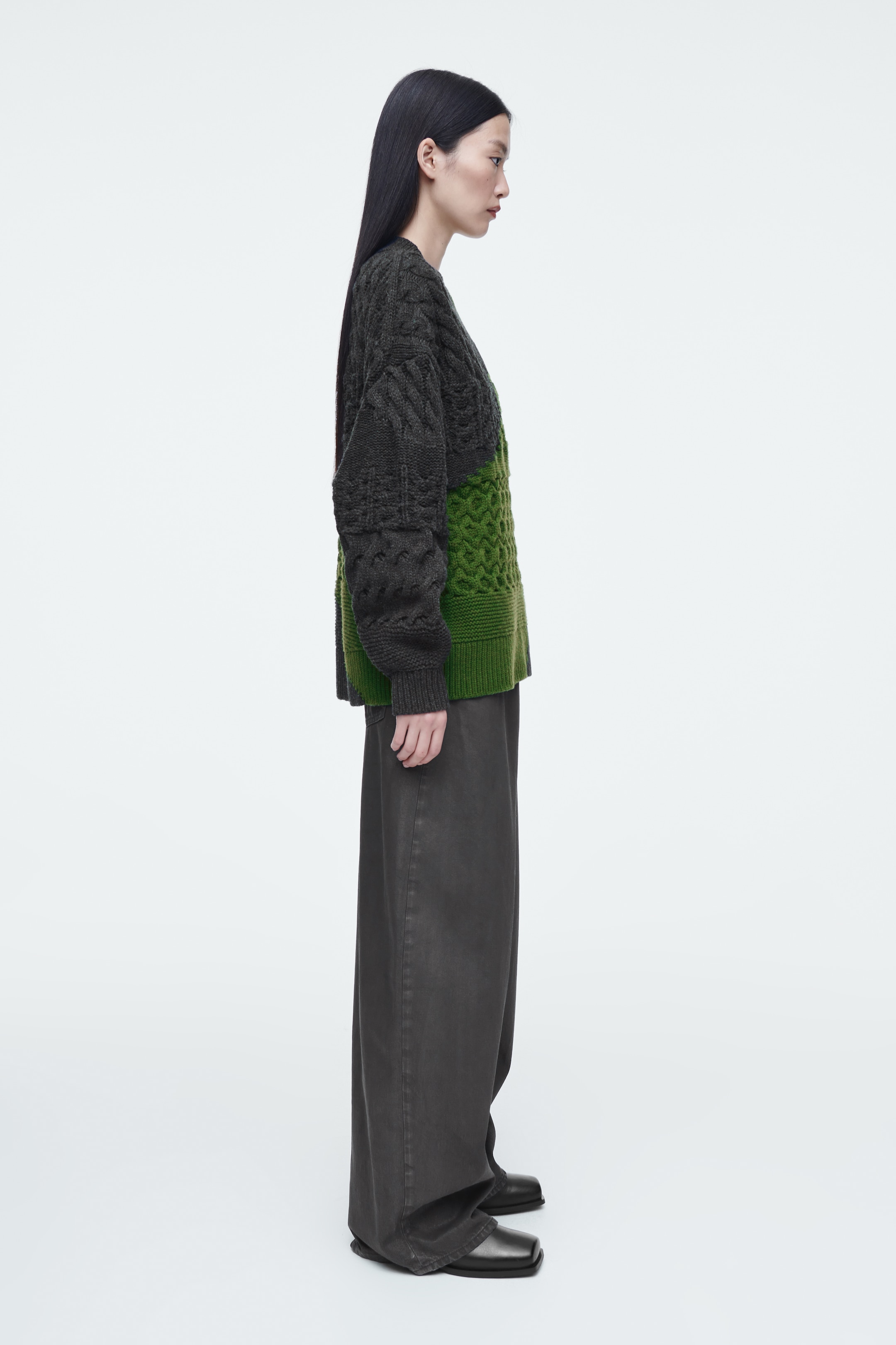 Grotere afbeelding bekijken: Abstract kabelgebreide merinowollen trui - CHARCOAL / GREEN - DAMES | H&M BE 3