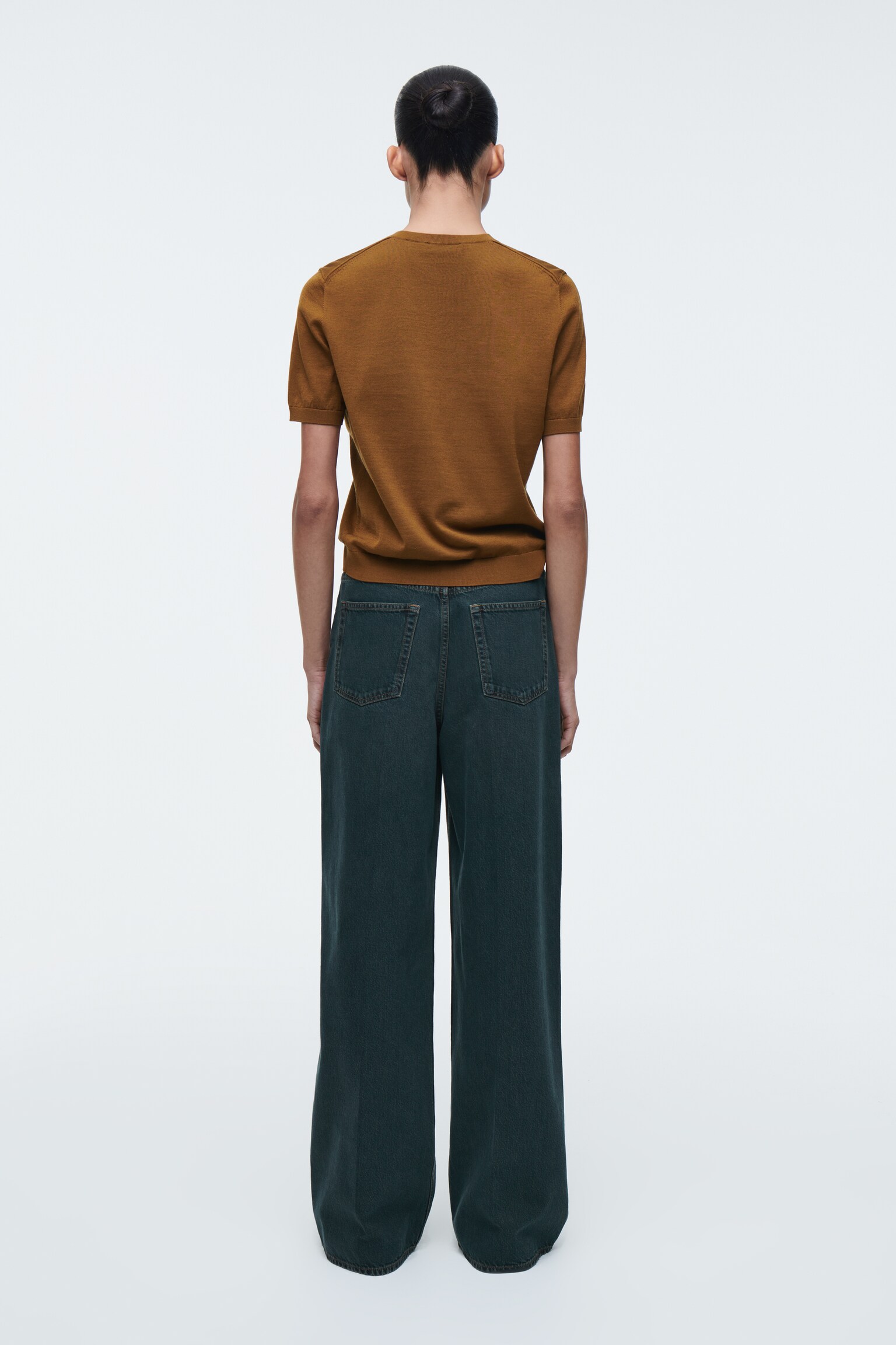 CAMISETA CON CUELLO DE PICO EN PUNTO DE ALGODÓN - OCRE/AZUL MARINO - 6