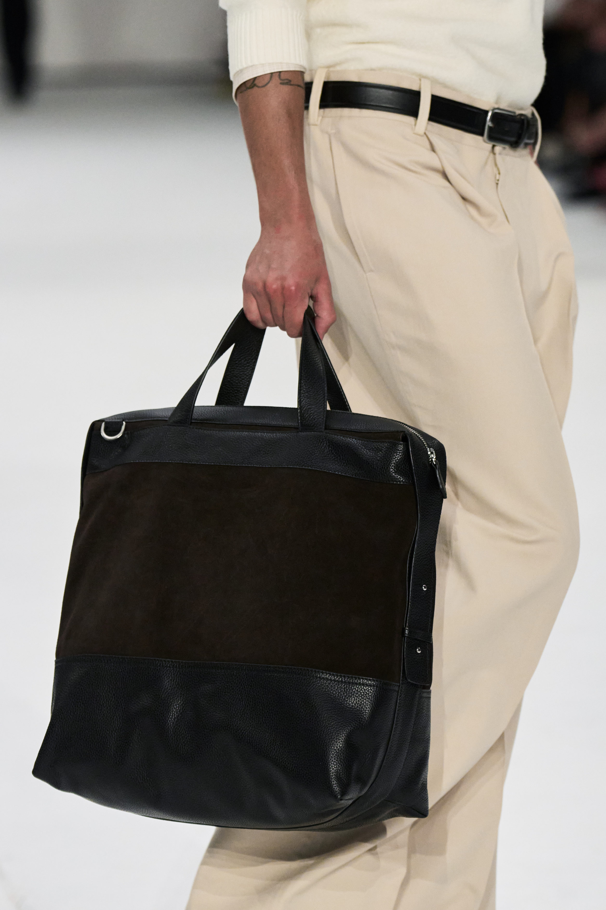 CITY MESSENGER BAG - LEATHER - DARK BROWN | COS