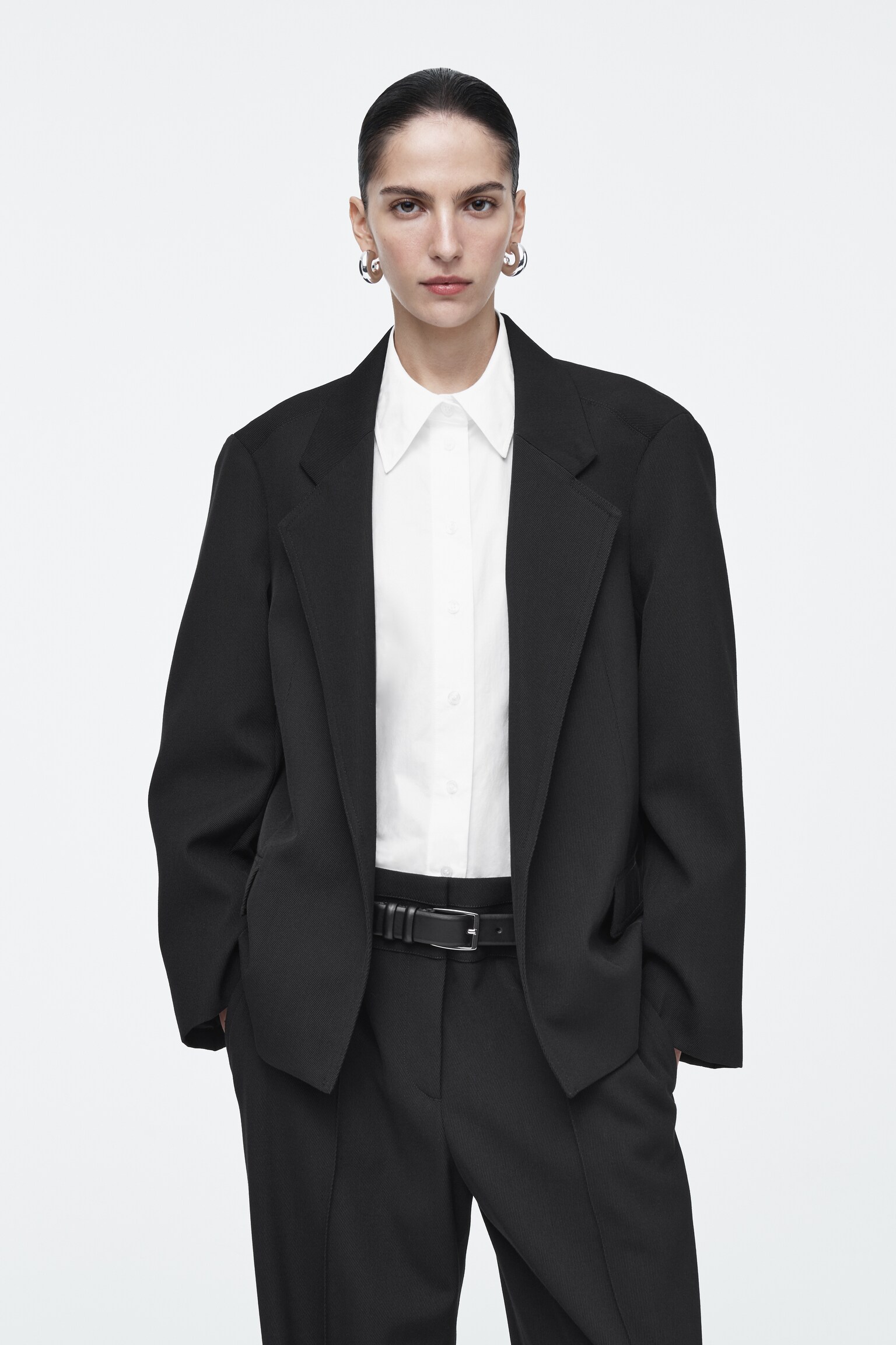 OVERSIZED EXAGGERATED-SHOULDER BLAZER - BLACK
