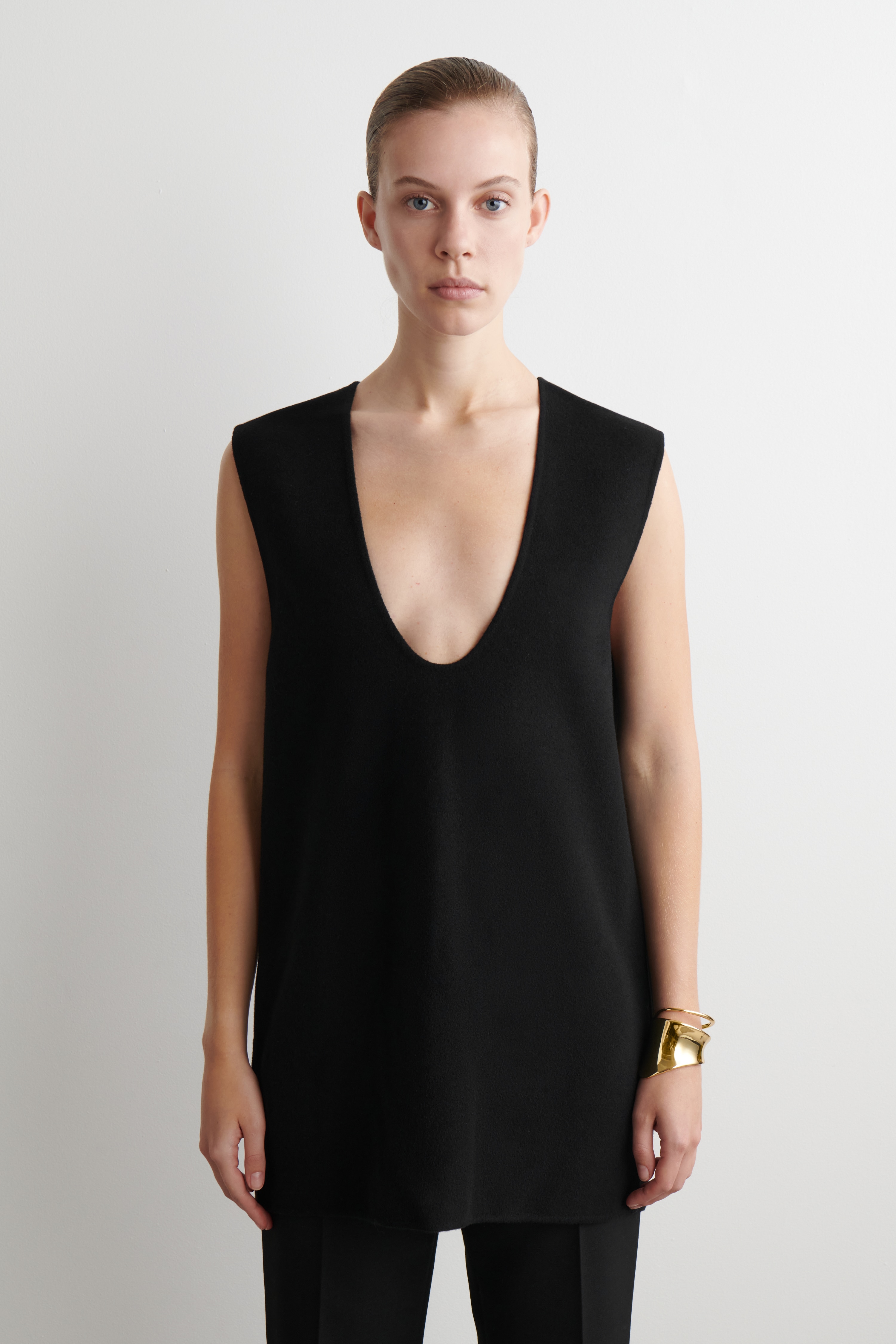 DVOJVRSTVOVÁ VLNENÁ VESTA - ČIERNA