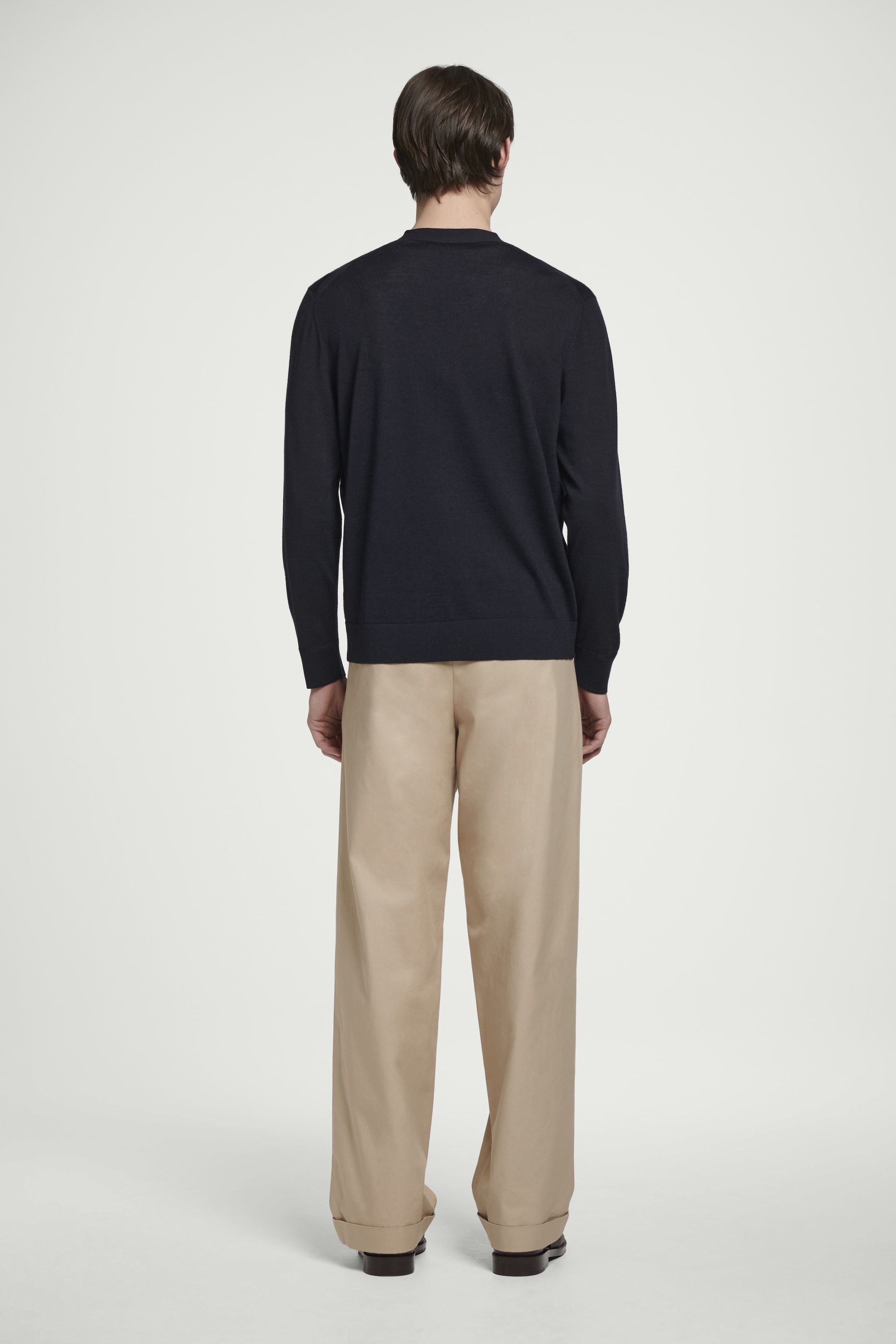 Größeres Bild anzeigen: STRICKJACKE AUS MERINOWOLLE MIT V-AUSSCHNITT - NAVYBLAU - Men | H&M AT 4