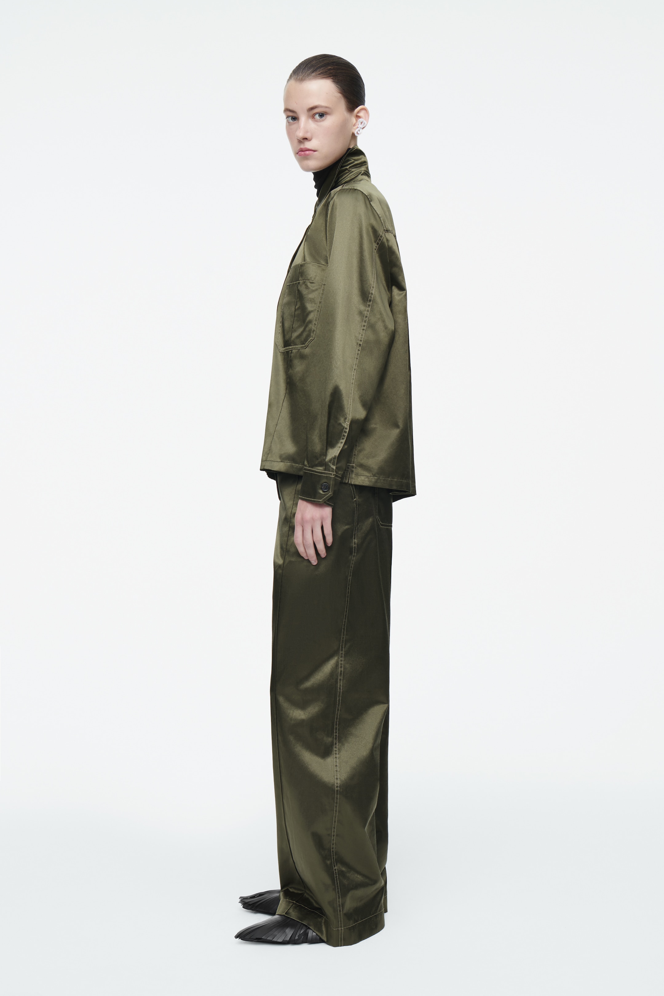 Agrandir l'image: CHEMISE WORKWEAR REGULAR SATINÉE À PLIS PIQUÉS - KAKI - FEMME | H&M CH 3