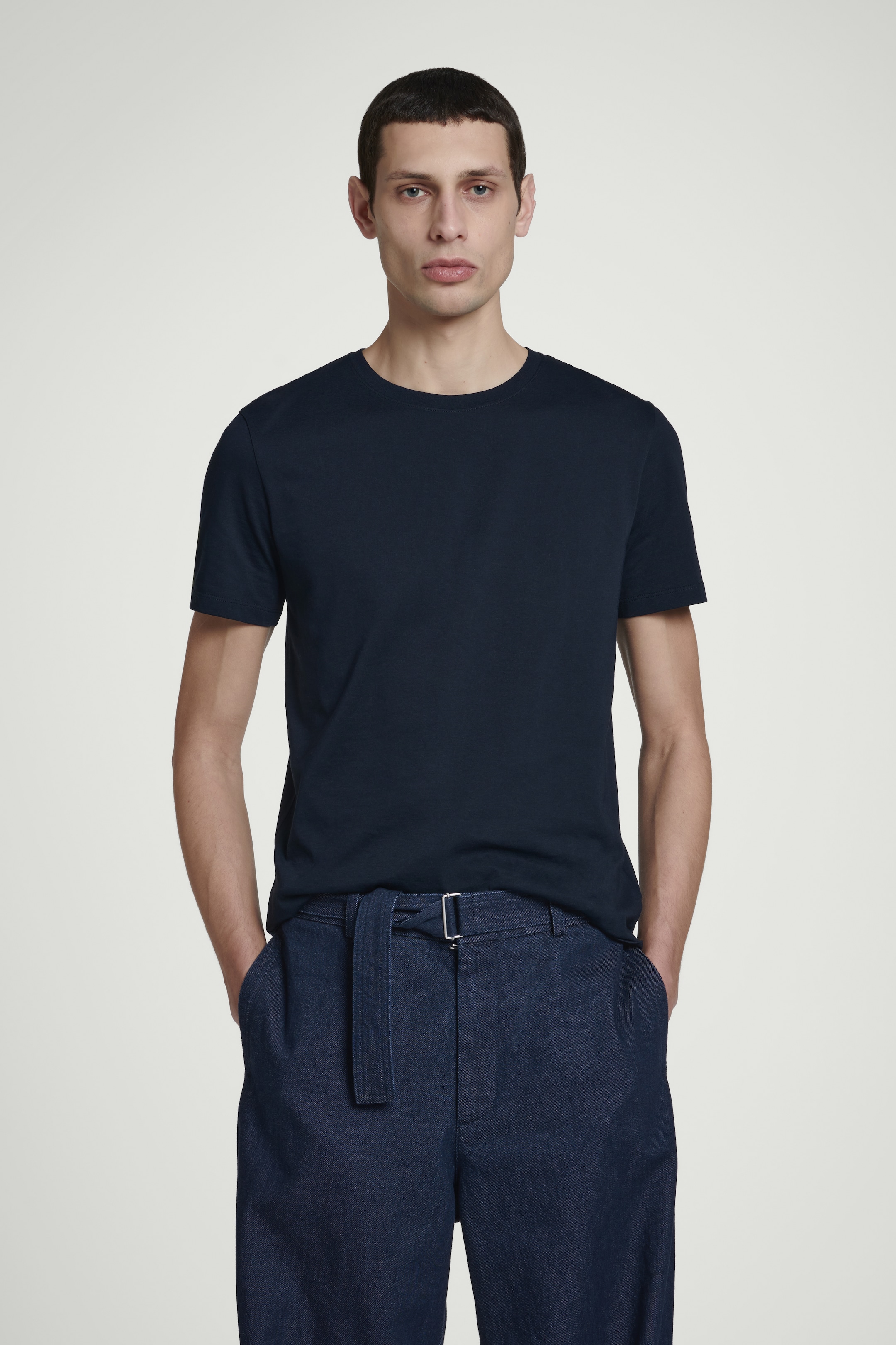 Grotere afbeelding bekijken: 3-PACK REGULIERE KATOENEN T-SHIRTS - MARINE / GRIJS / WIT - HEREN | H&M BE 1