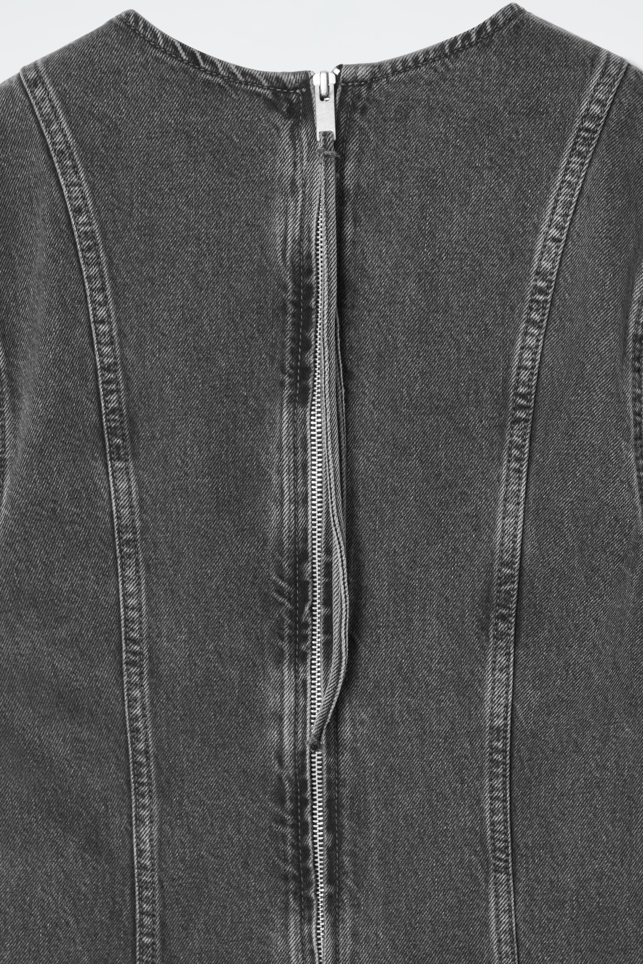 Grösseres Bild ansehen: MINIKLEID AUS DENIM - SCHWARZ - DAMEN | H&M CH 2