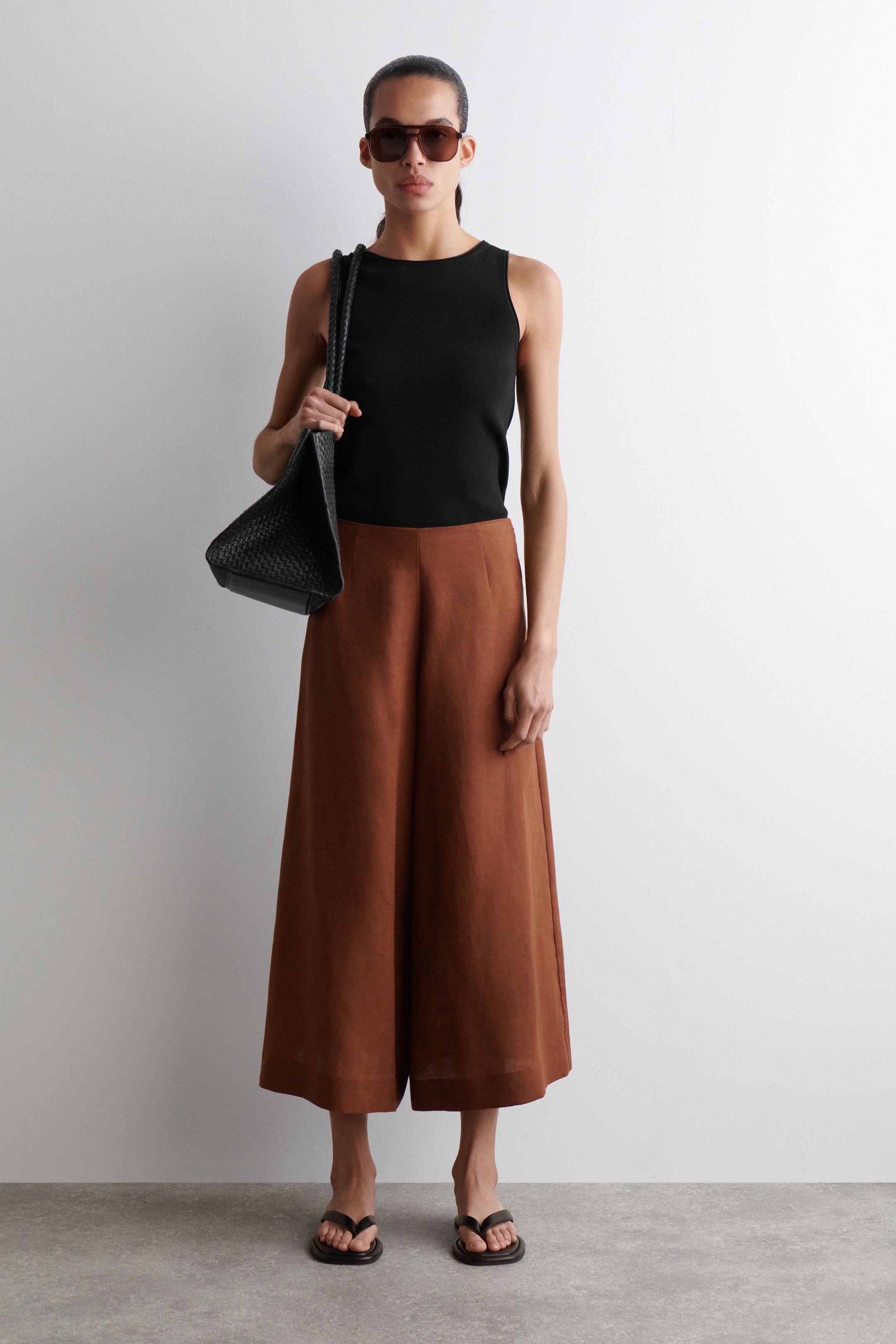 Ingrandisci l'immagine: LINEN CROPPED WIDE-LEG TROUSERS - DARK RED - DONNA | H&M CH 1