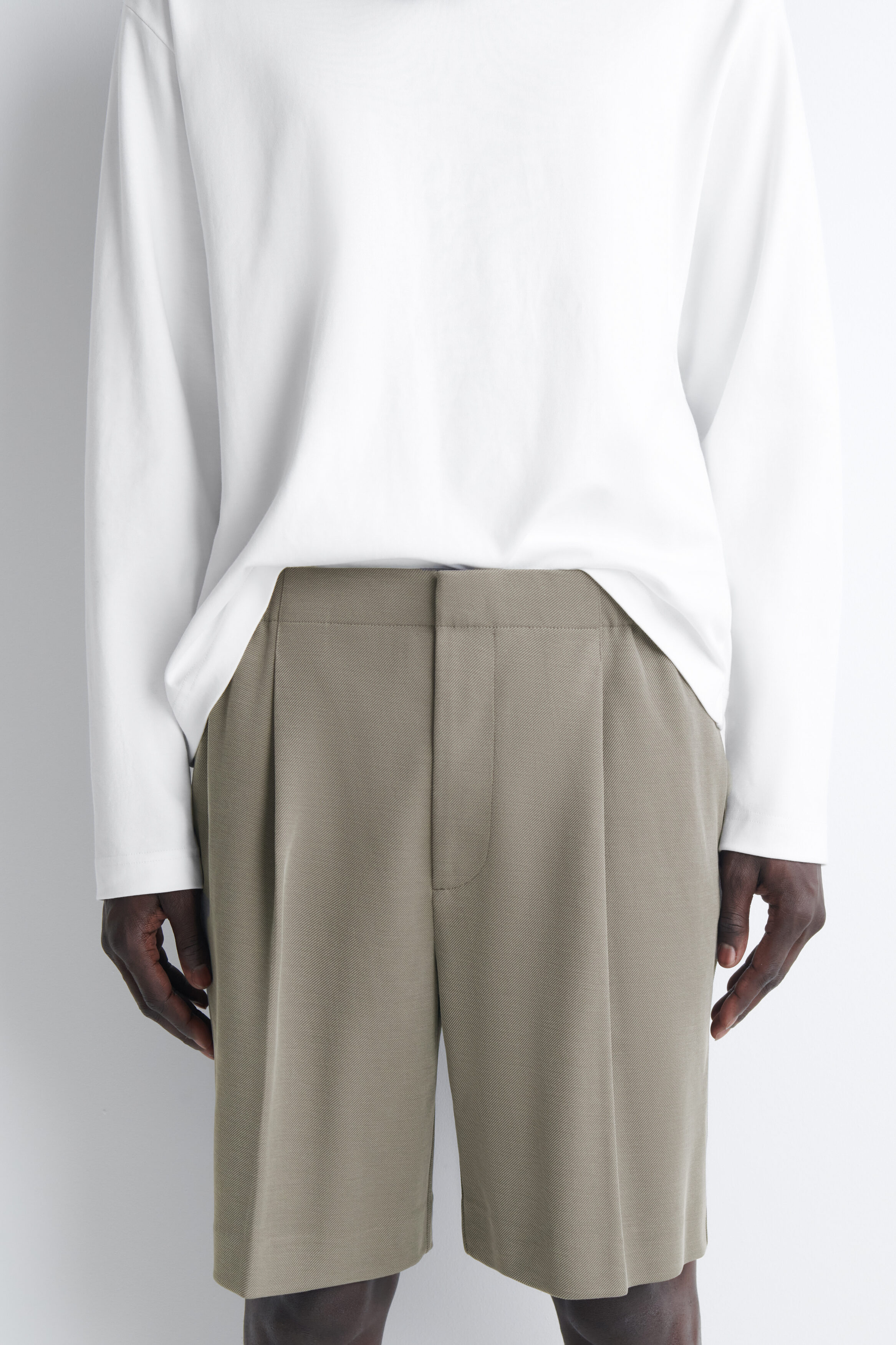TAILORED BONDED-TWILL SHORTS - GRAY-GREEN | COS US