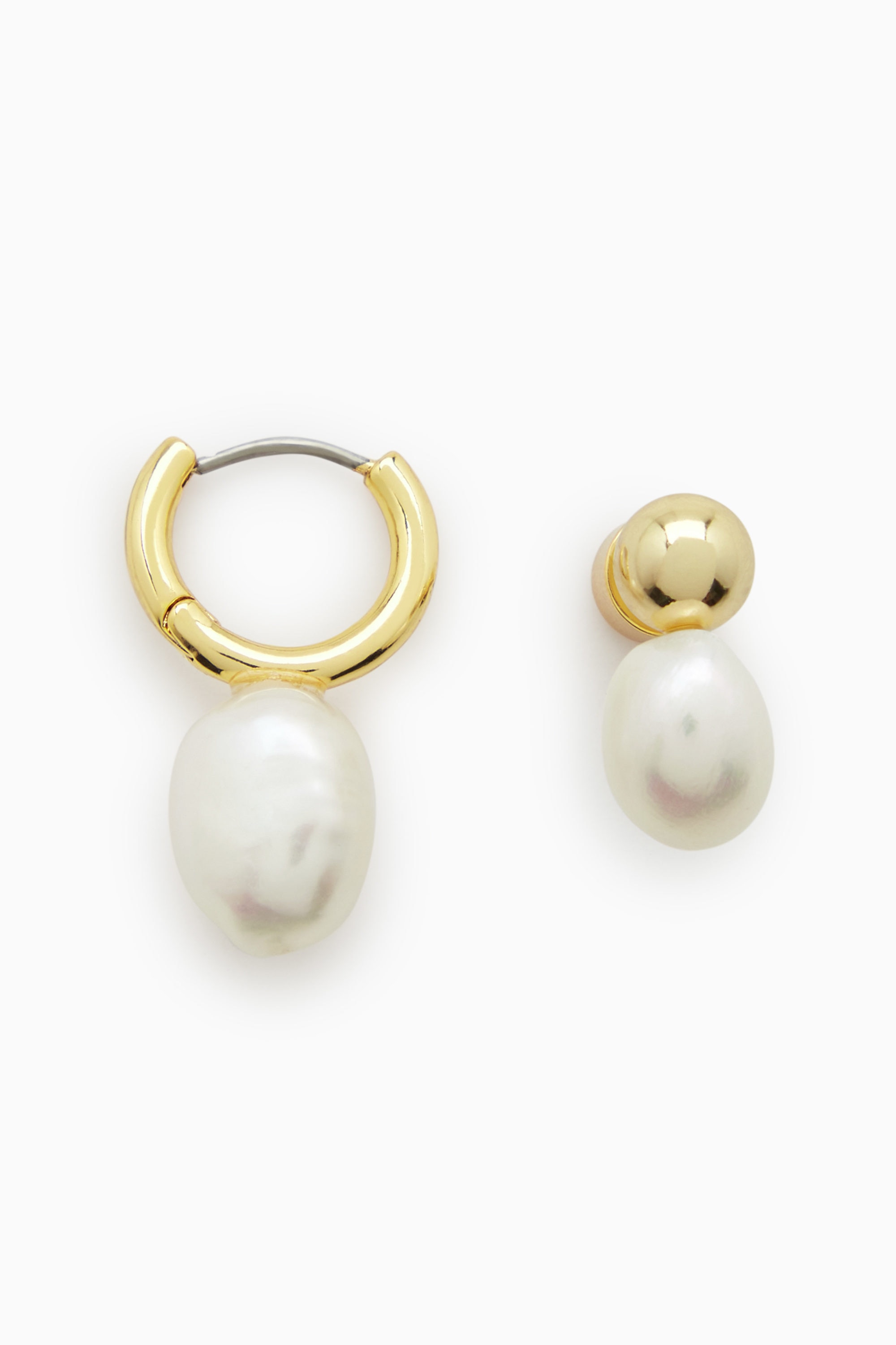 [LLOYD] 韓国アクセ☆10K Gold☆Basic Pearl Star Earrings LLOYD] 韓国アクセ☆10K Gold☆Basic Pearl Star Earrings