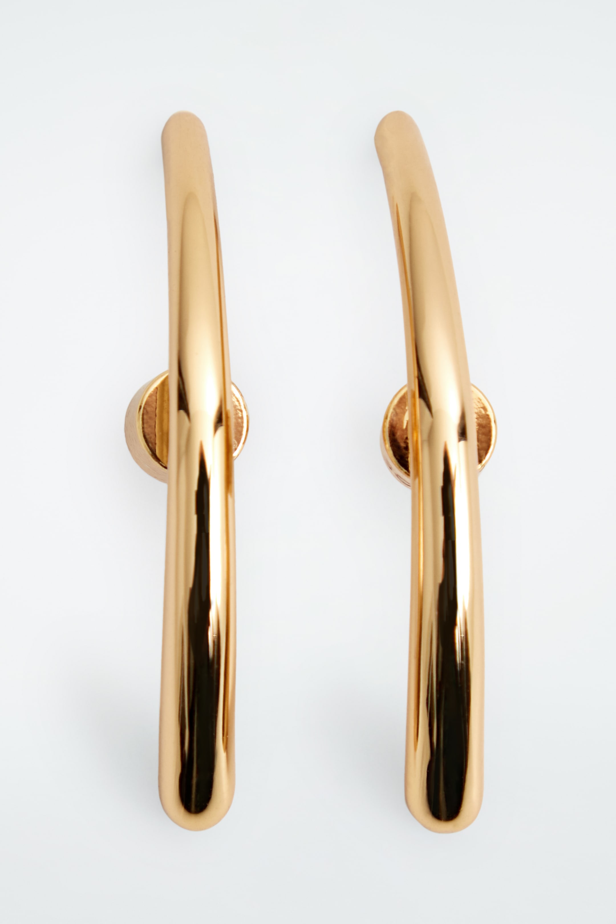 Ver imagen más grande: PENDIENTES PEQUEÑOS CURVOS - DORADO - MUJER | H&M ES 4