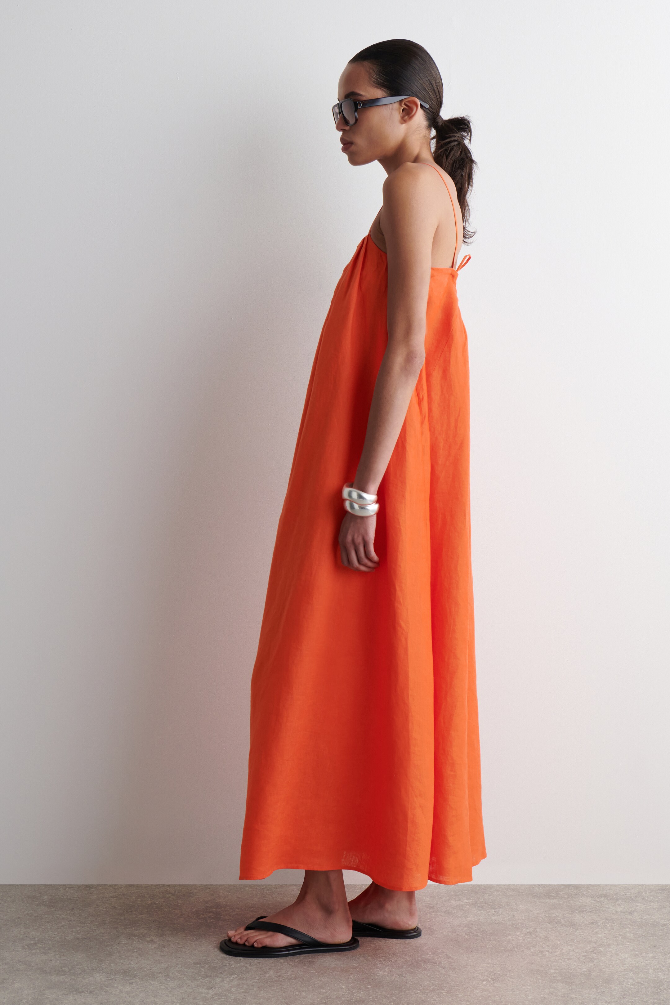 Ver imagen más grande: VESTIDO LARGO PLISADO DE LINO - NARANJA - MUJER | H&M ES 3