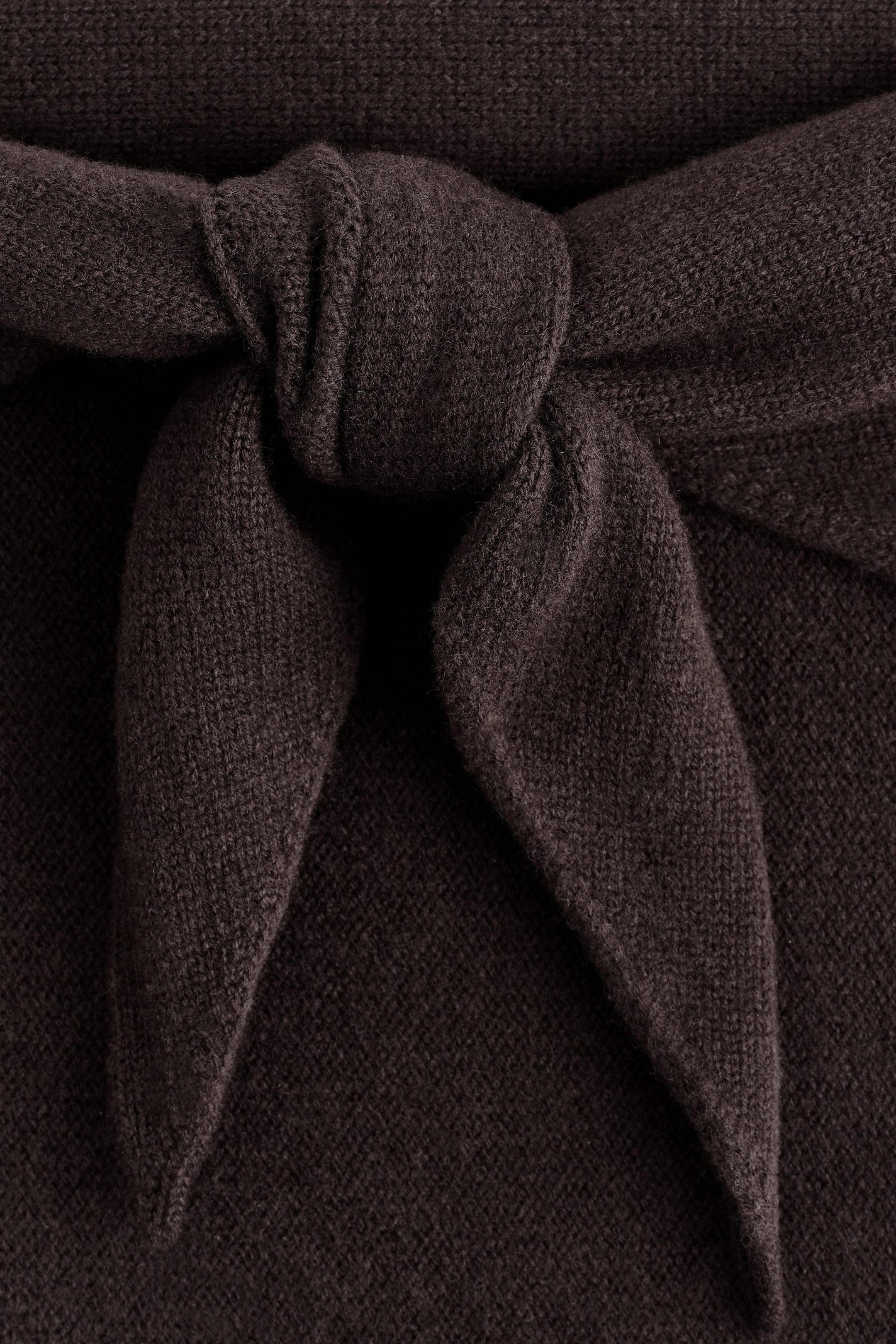 OVERSIZED WOOL TRIANGLE SCARF