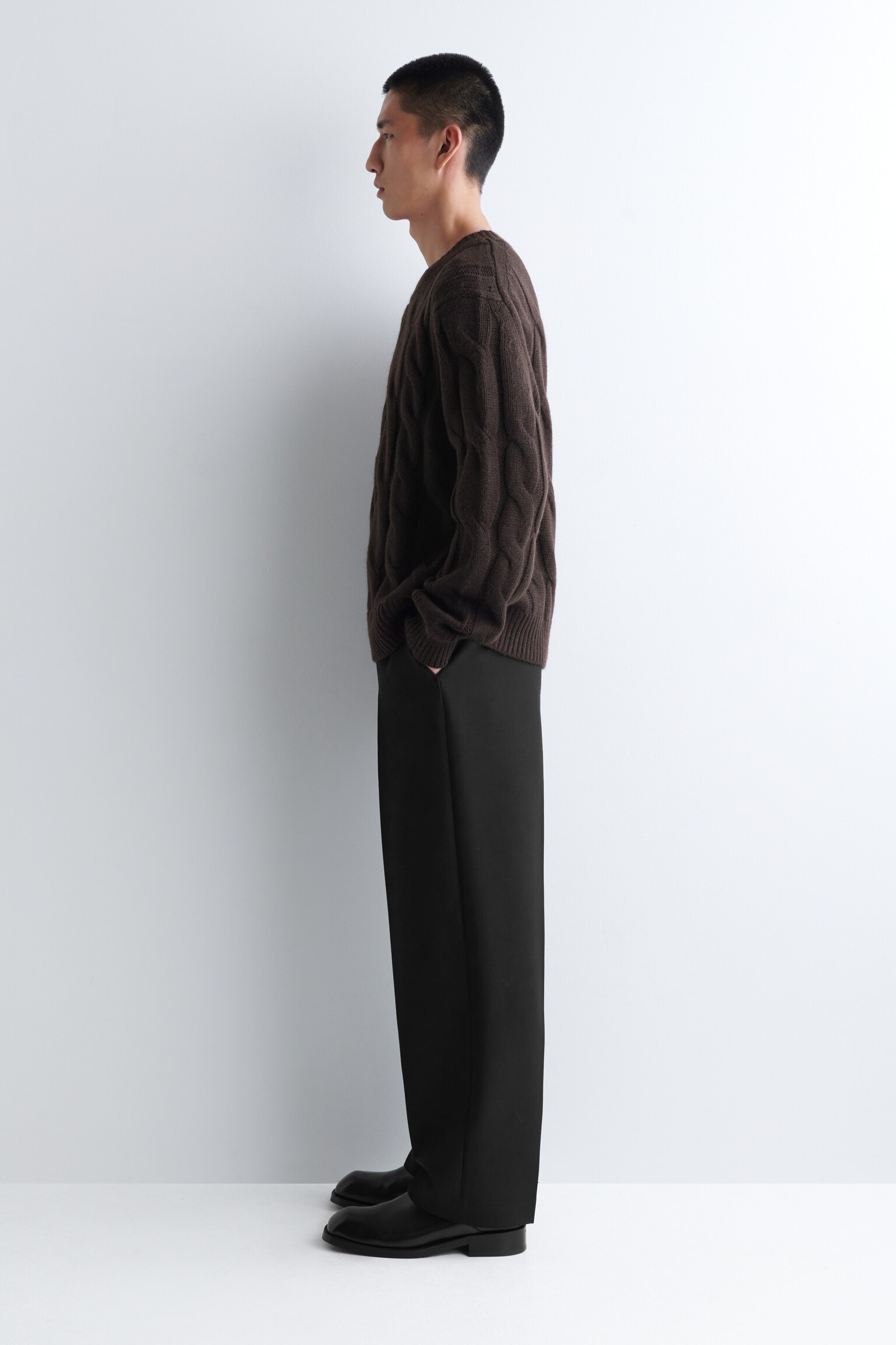 CABLE-KNIT WOOL CREW-NECK JUMPER - TMAVOHNEDÁ - 6