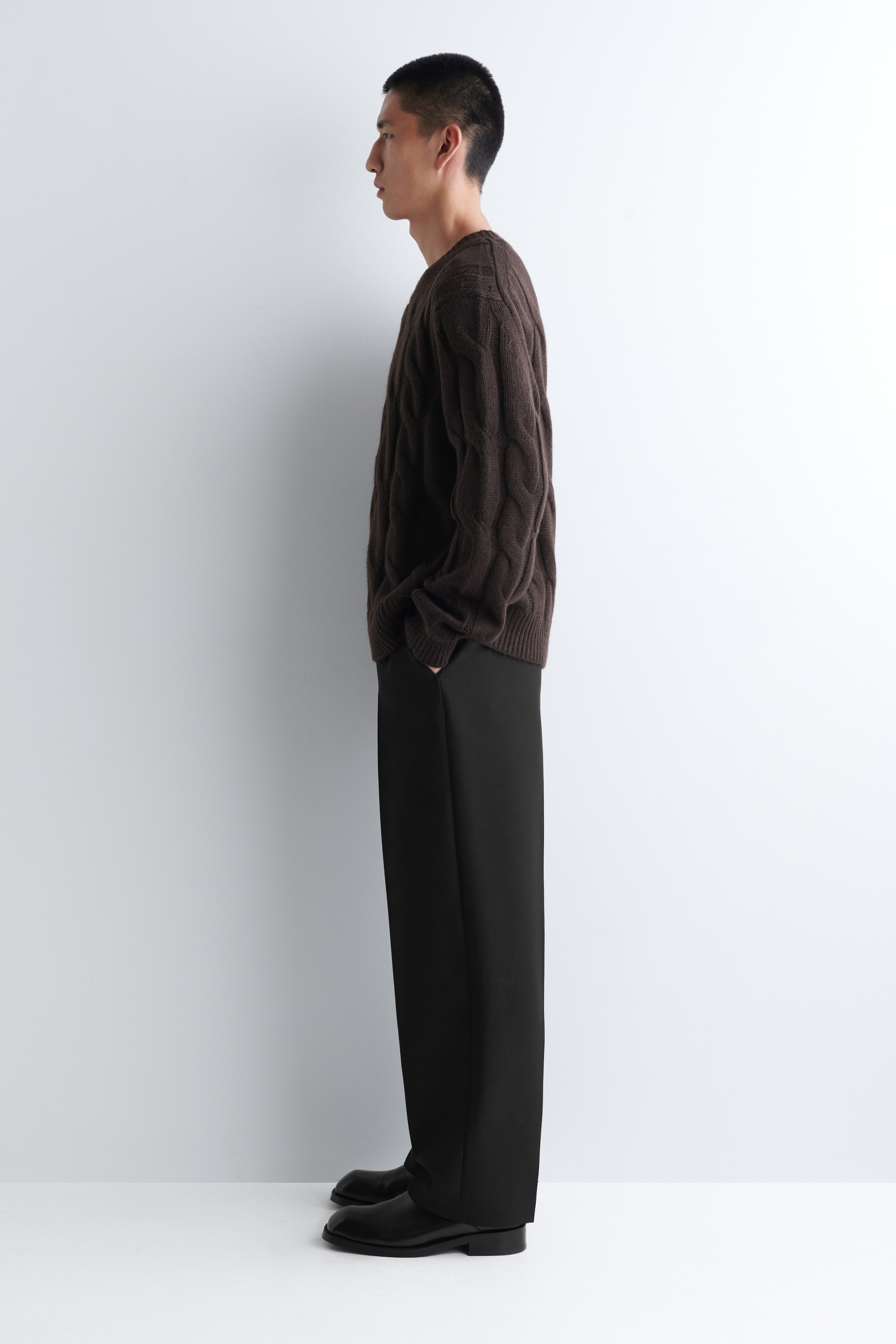 Преглед на по-голямо изображение: CABLE-KNIT WOOL CREW-NECK JUMPER - ТЪМНО КАФЯВО - МЪЖЕ | H&M BG 3