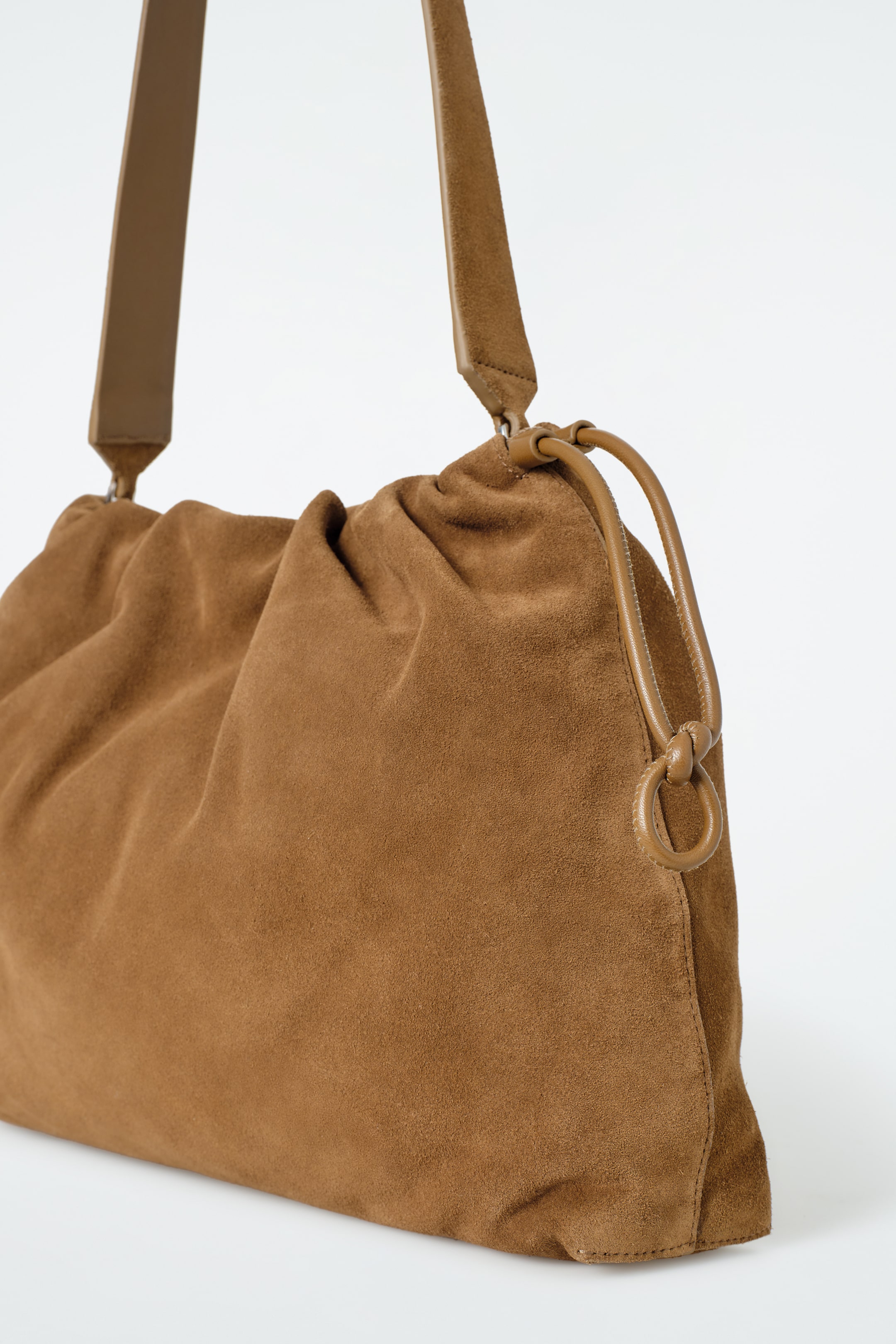 Grösseres Bild ansehen: CAVATELLI CLUTCH – VELOURSLEDER - BRAUN - DAMEN | H&M CH 5